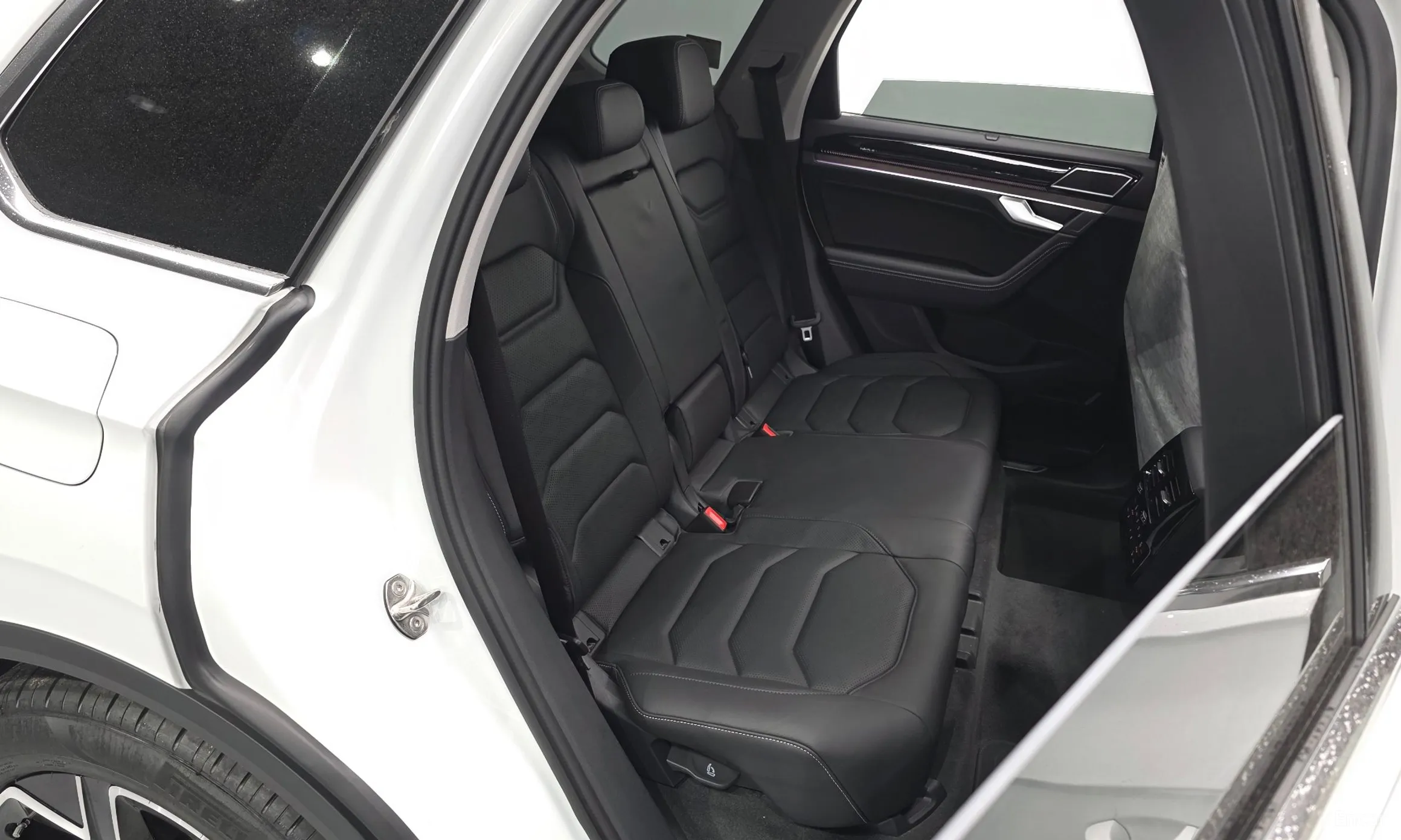 Volkswagen Touareg 3rd Generation превью 12