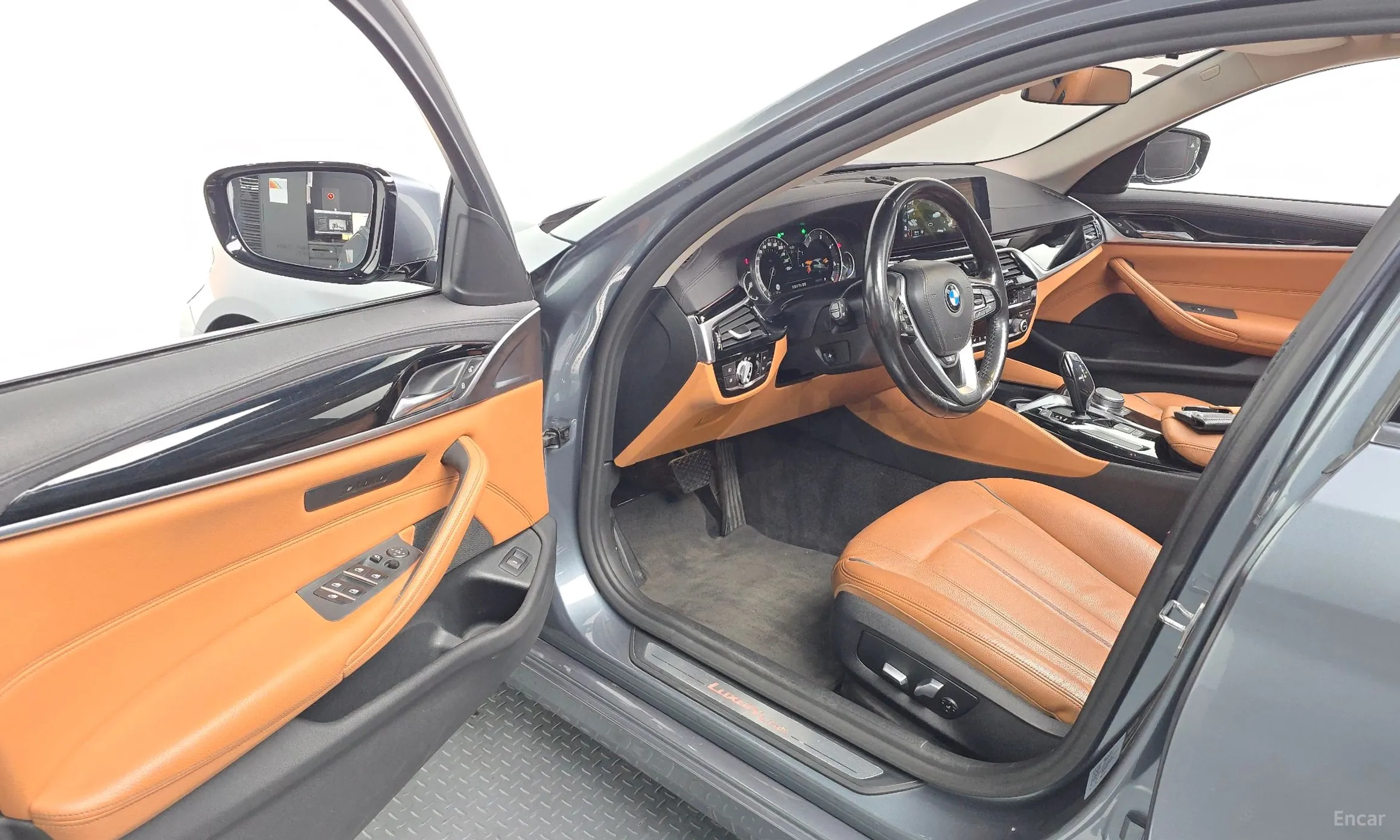 BMW 5 Series (G30) превью 10