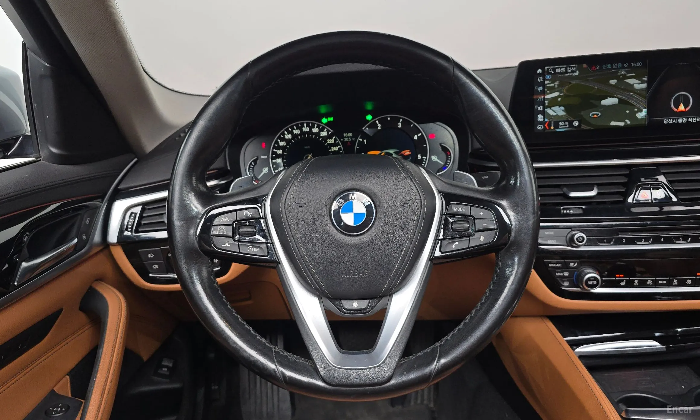 BMW 5 Series (G30) превью 13