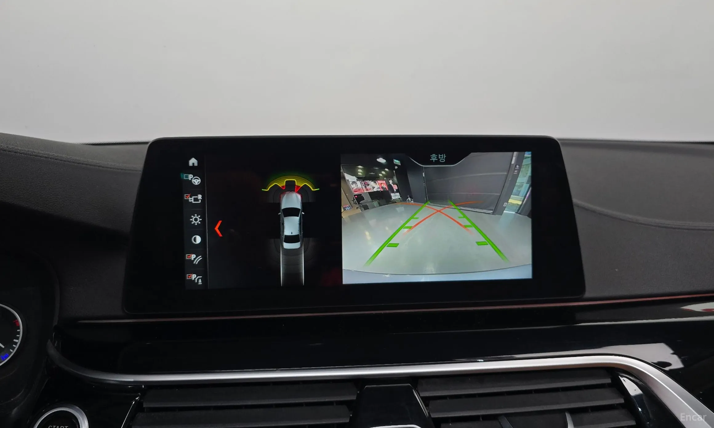 BMW 5 Series (G30) превью 14