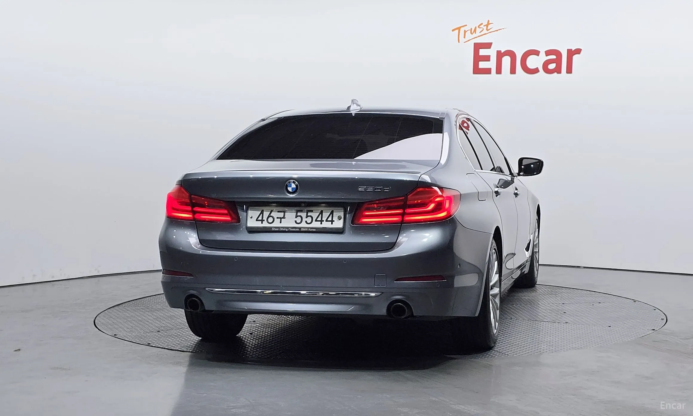 BMW 5 Series (G30) превью 4