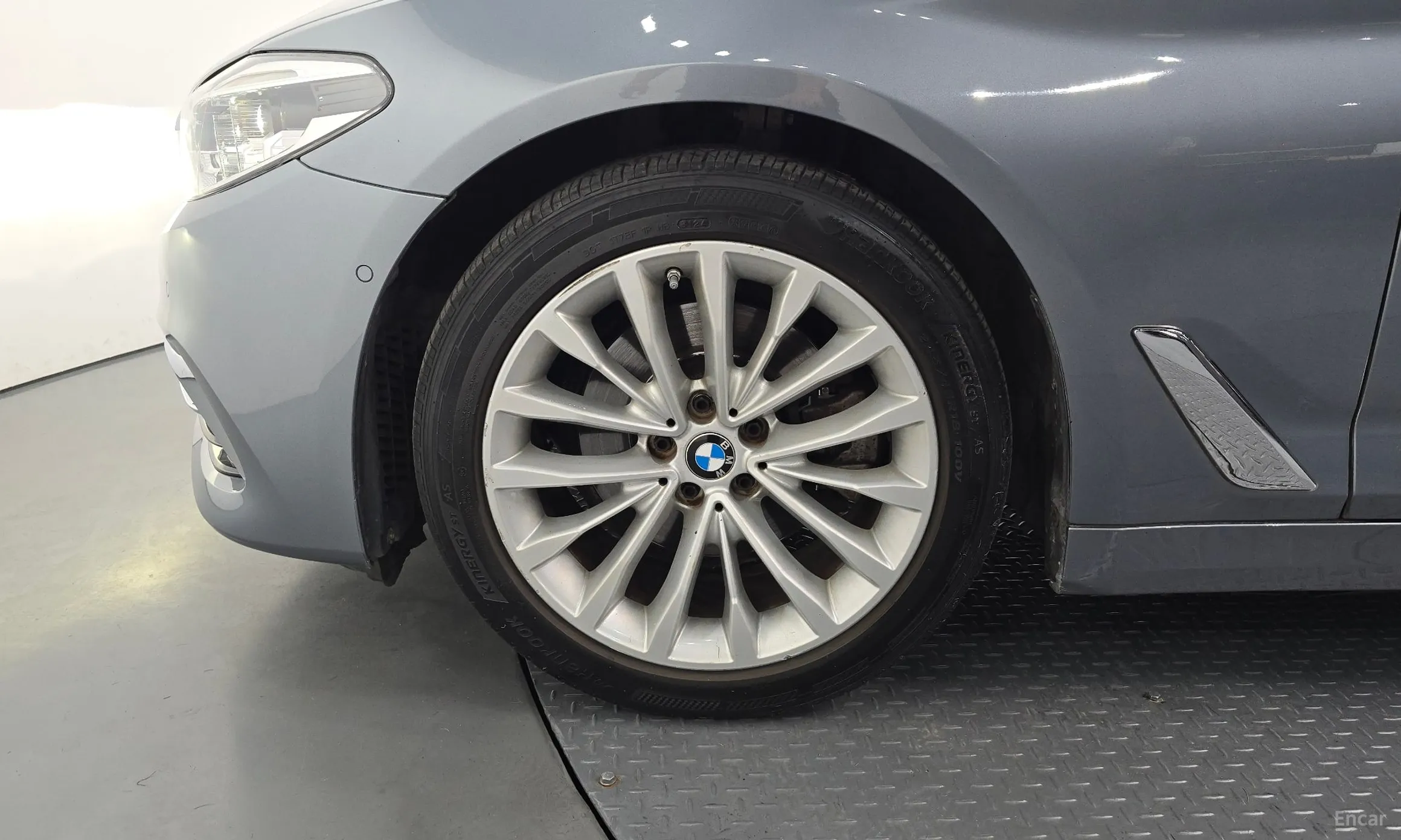 BMW 5 Series (G30) превью 5