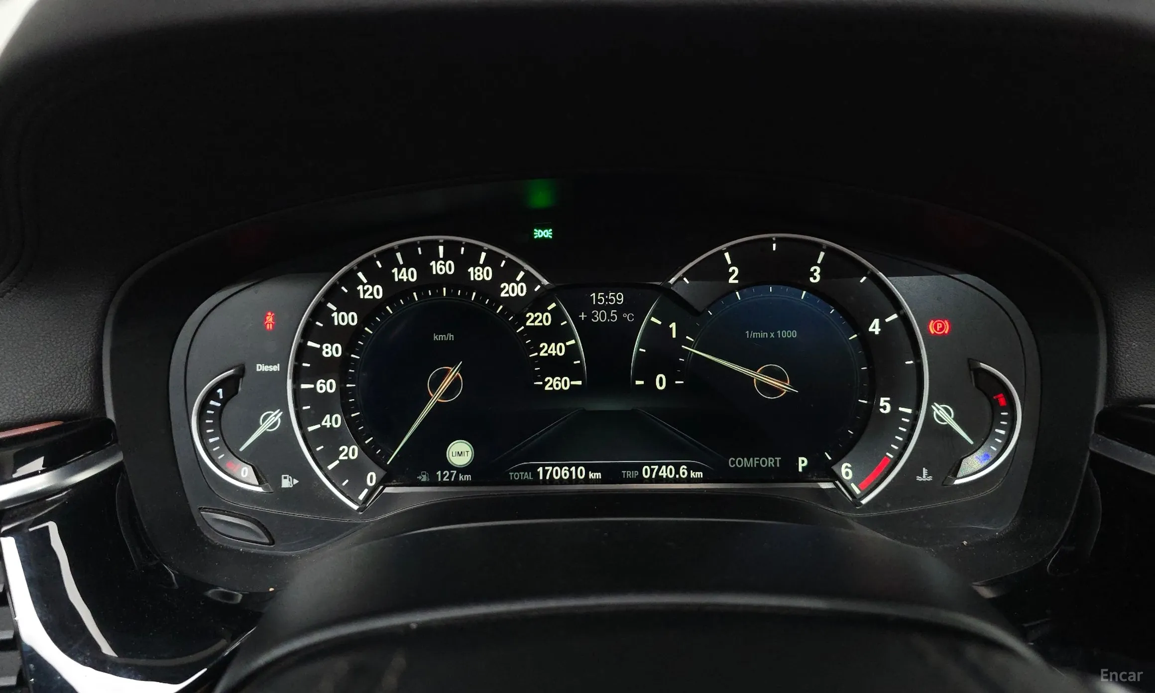 BMW 5 Series (G30) превью 8