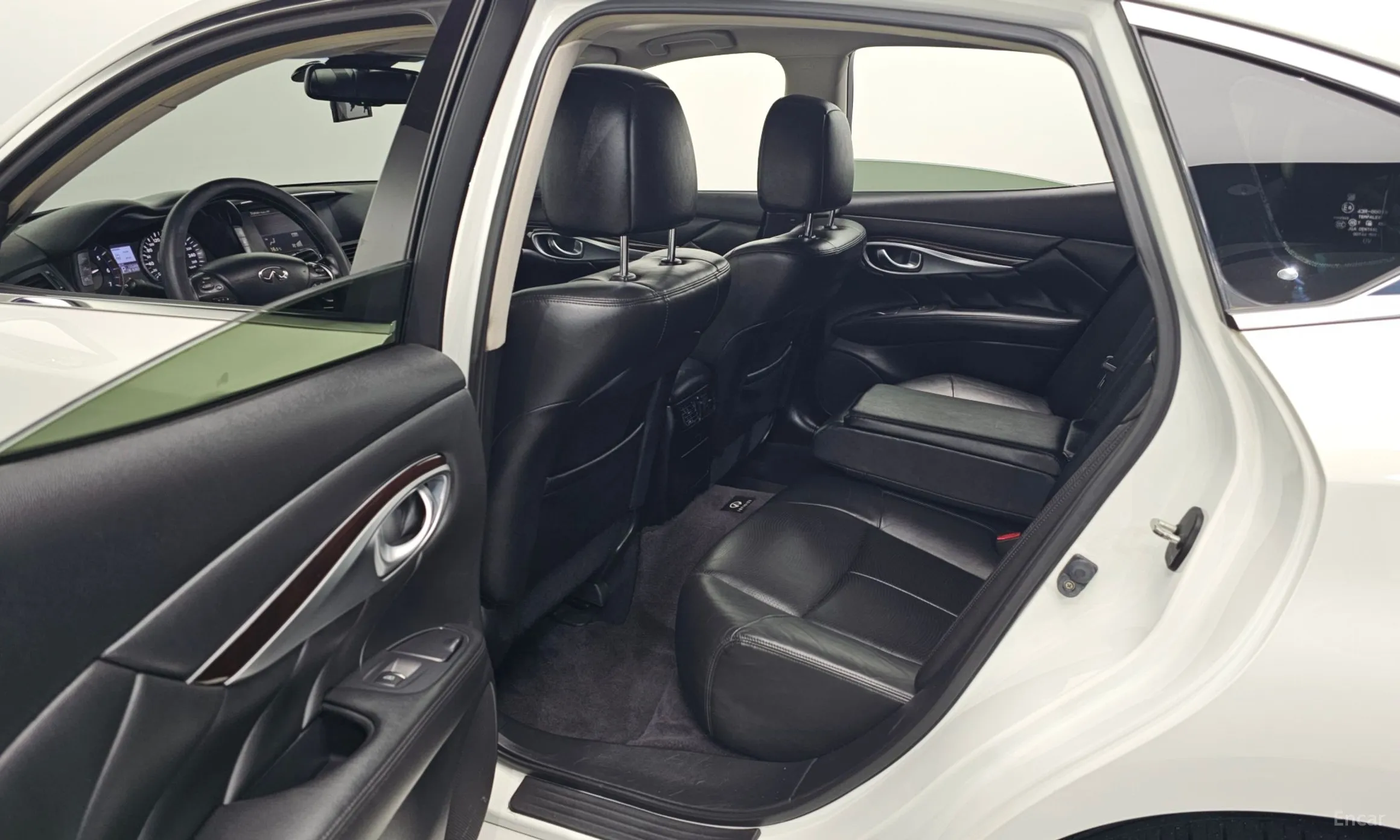 Infiniti M30d превью 12