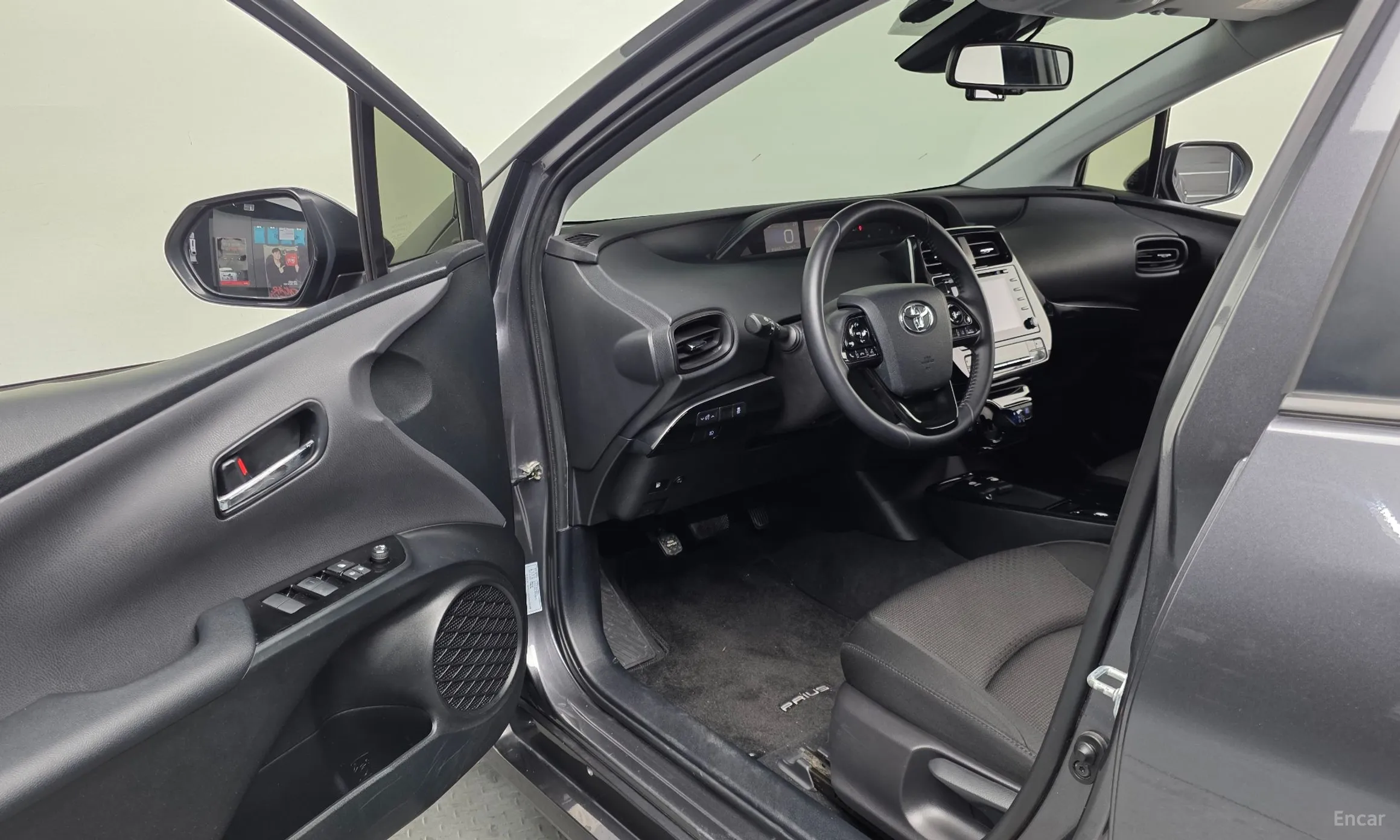 Toyota Prius 4th Generation превью 10