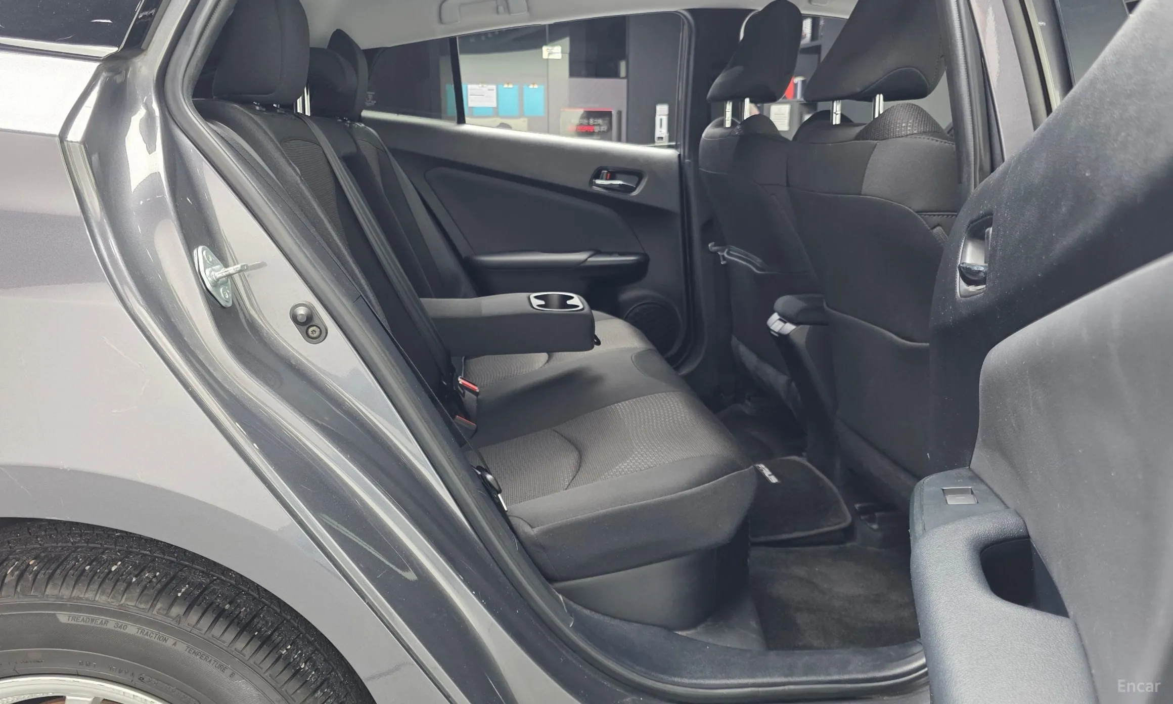 Toyota Prius 4th Generation превью 12