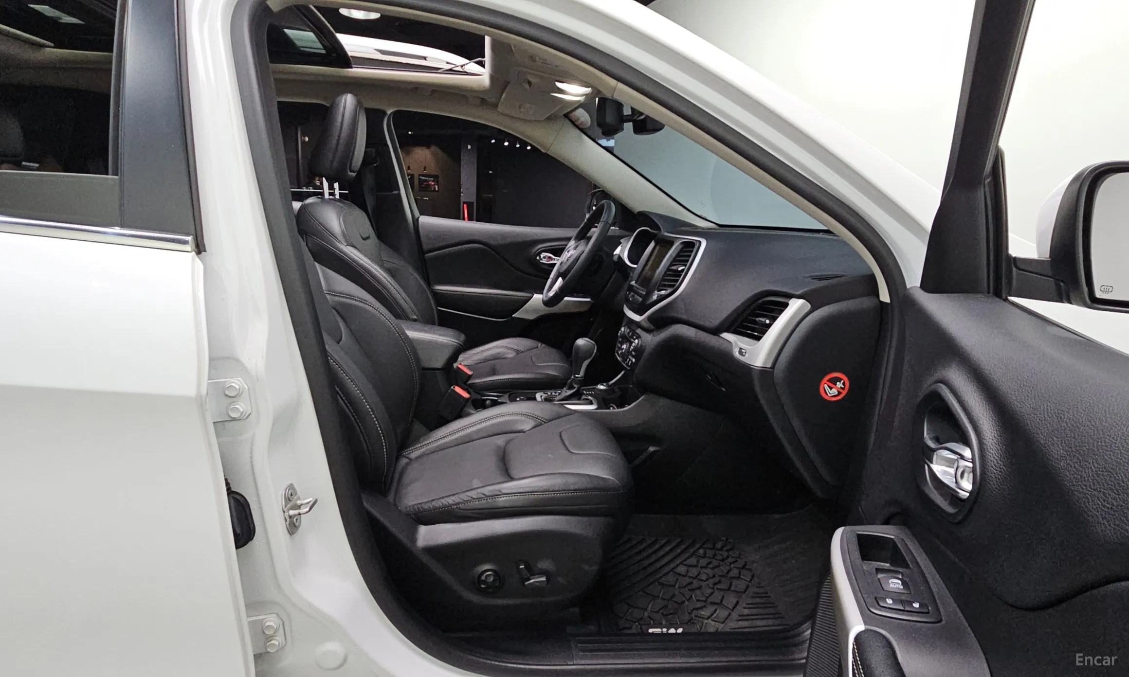 Jeep Cherokee (KL) превью 12