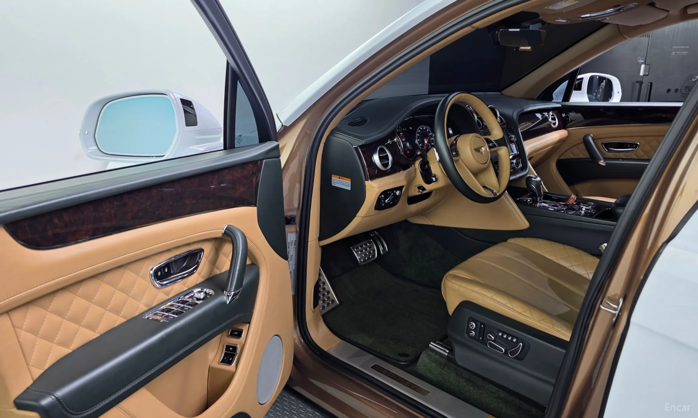 Bentley Bentayga превью 10