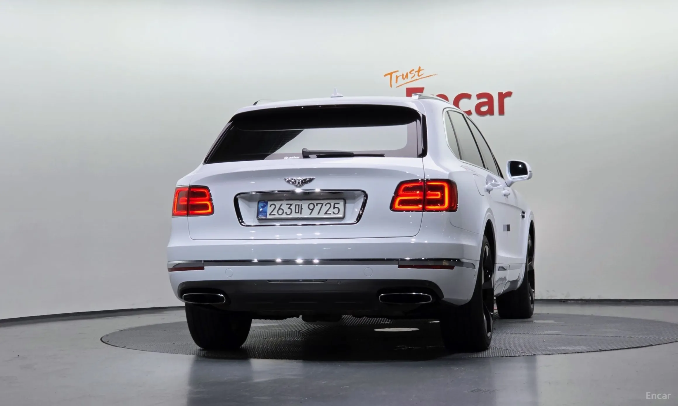 Bentley Bentayga превью 4