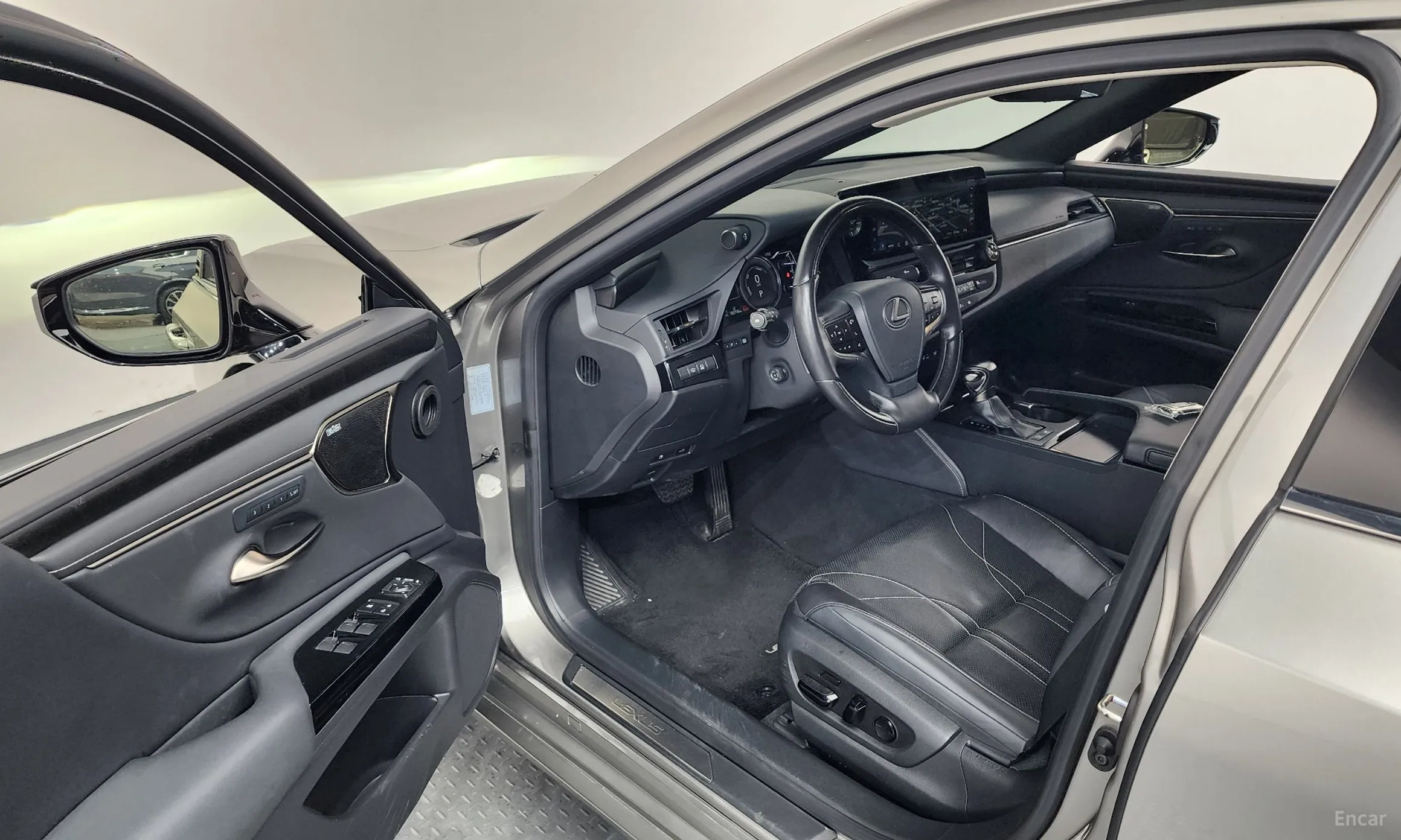 Lexus ES300h 7th Generation превью 10