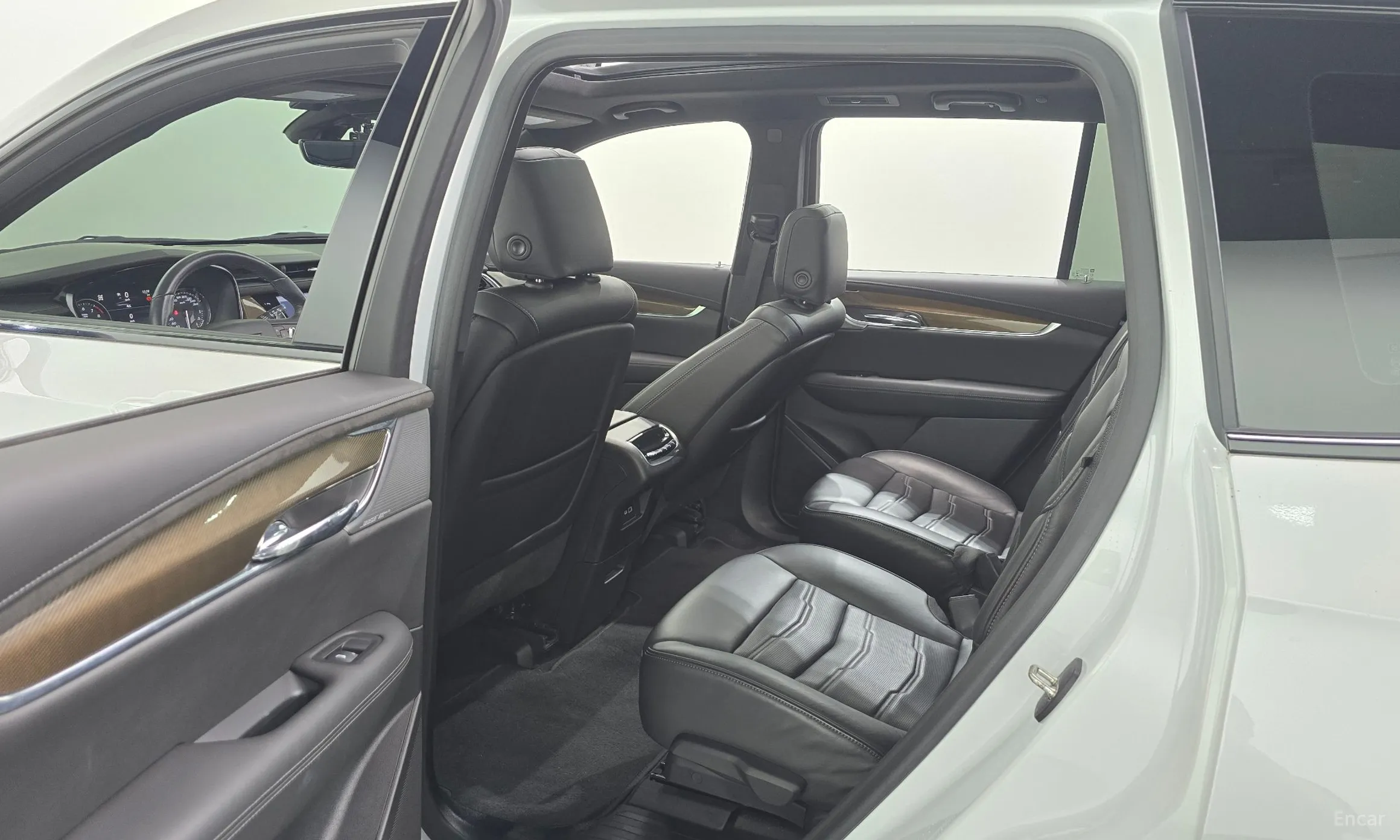 Cadillac XT6 превью 12
