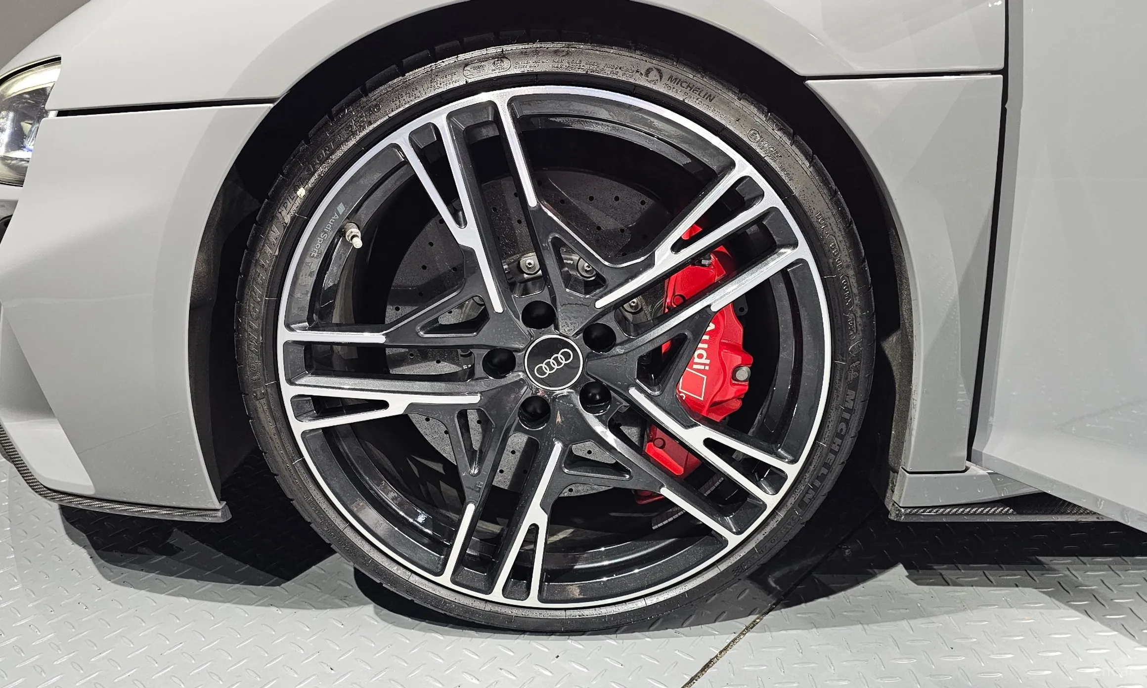 Audi R8 (4S) превью 5