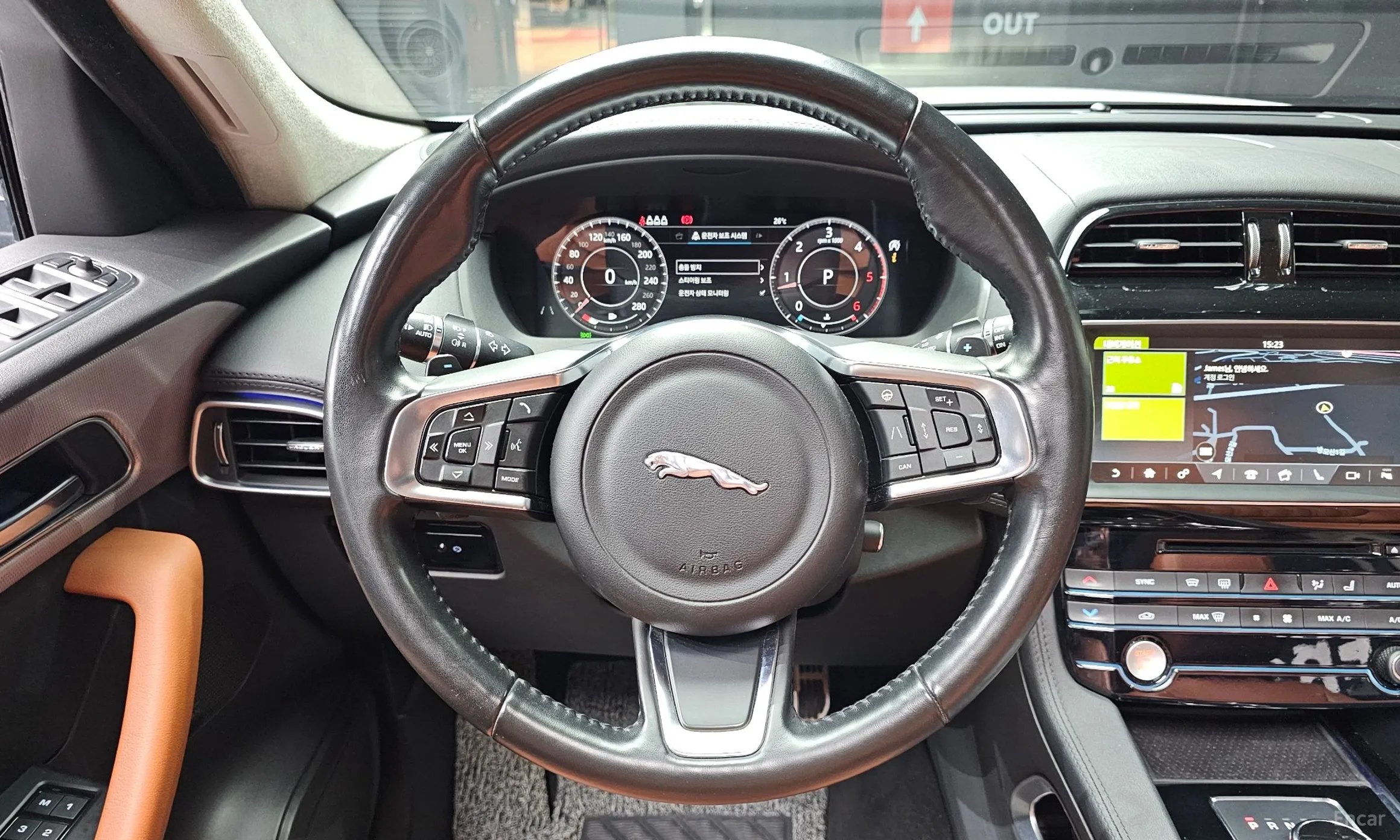 Jaguar F-PACE превью 13