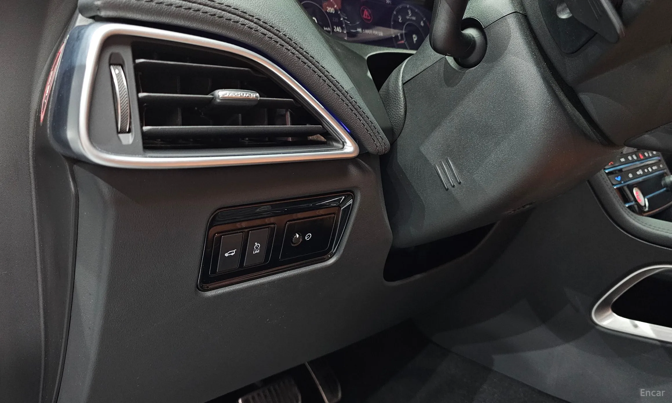 Jaguar F-PACE превью 19