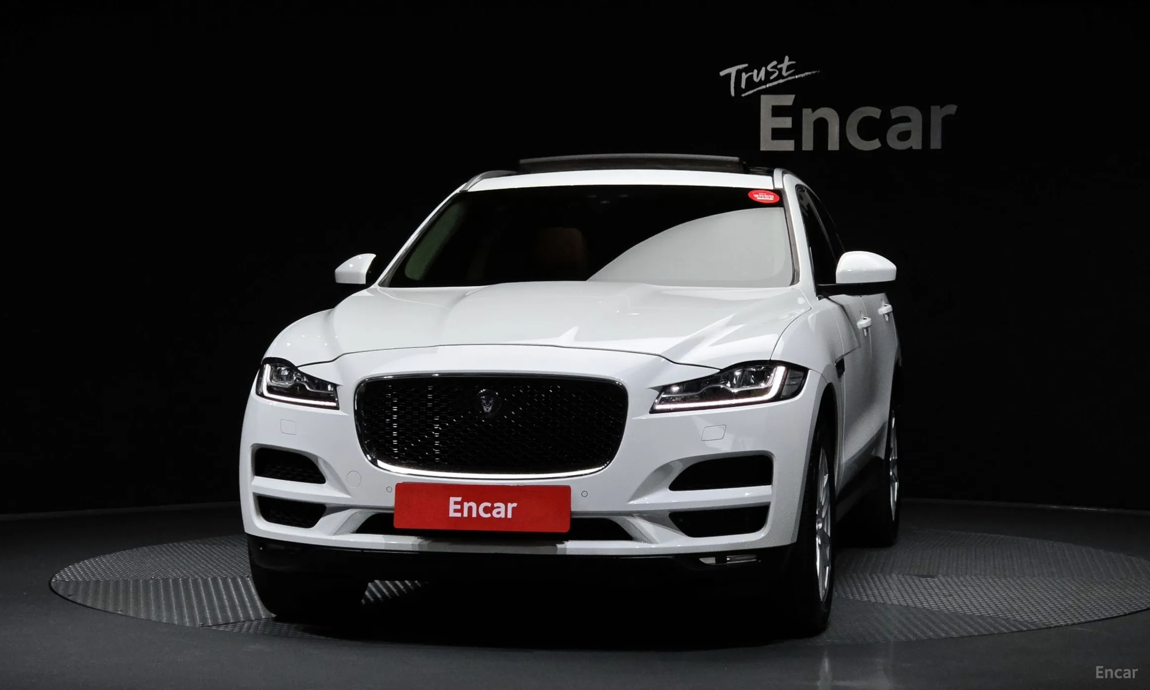 Jaguar F-PACE превью 3