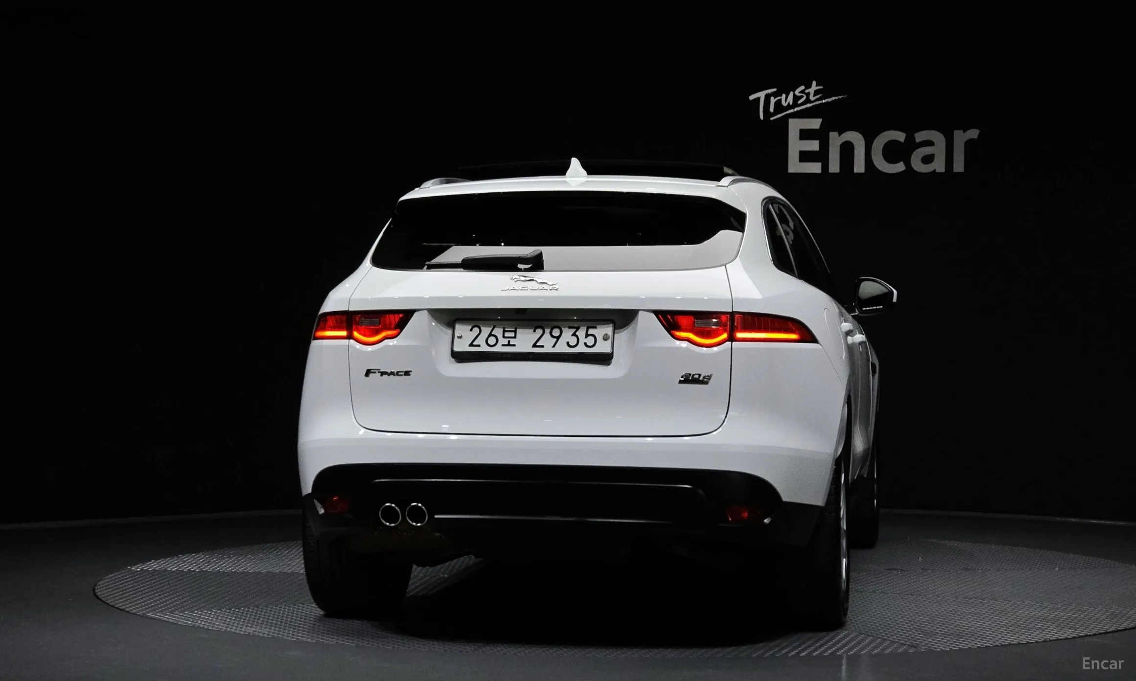 Jaguar F-PACE превью 4
