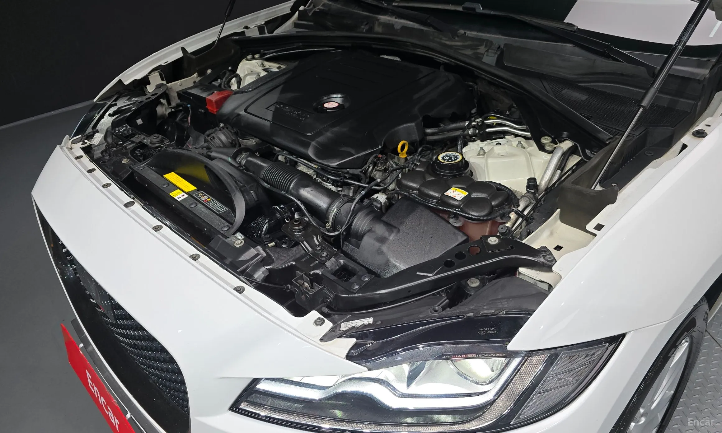 Jaguar F-PACE превью 6