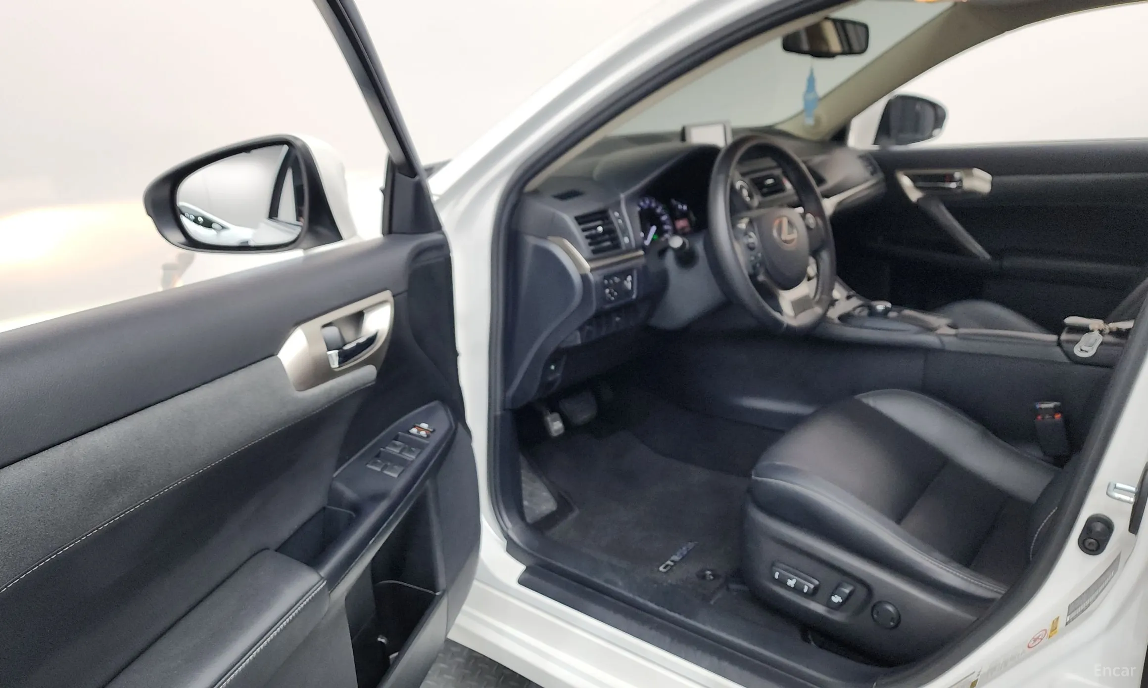 Lexus CT200h превью 10