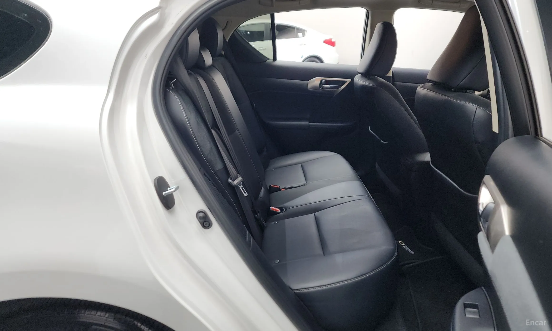 Lexus CT200h превью 11