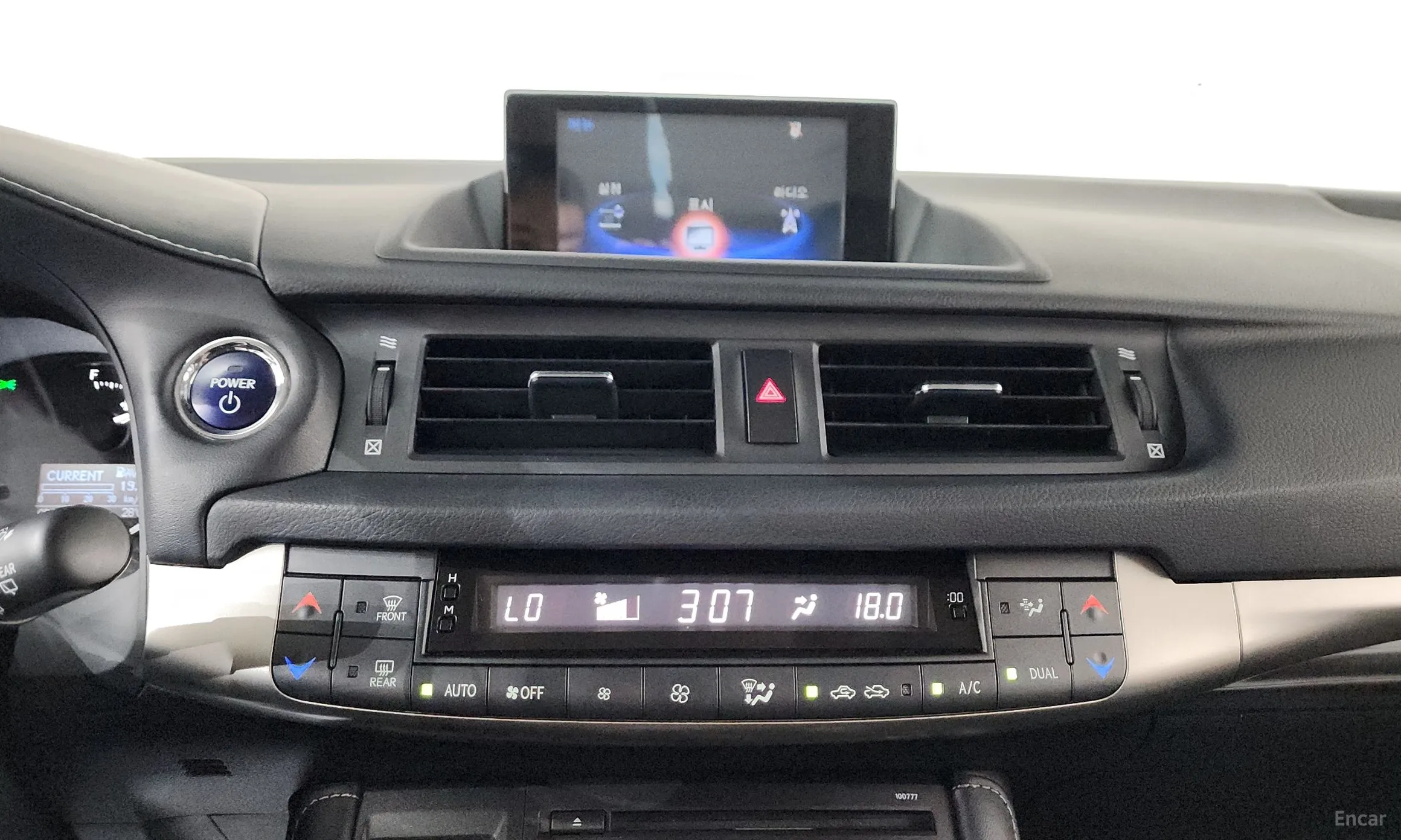 Lexus CT200h превью 12