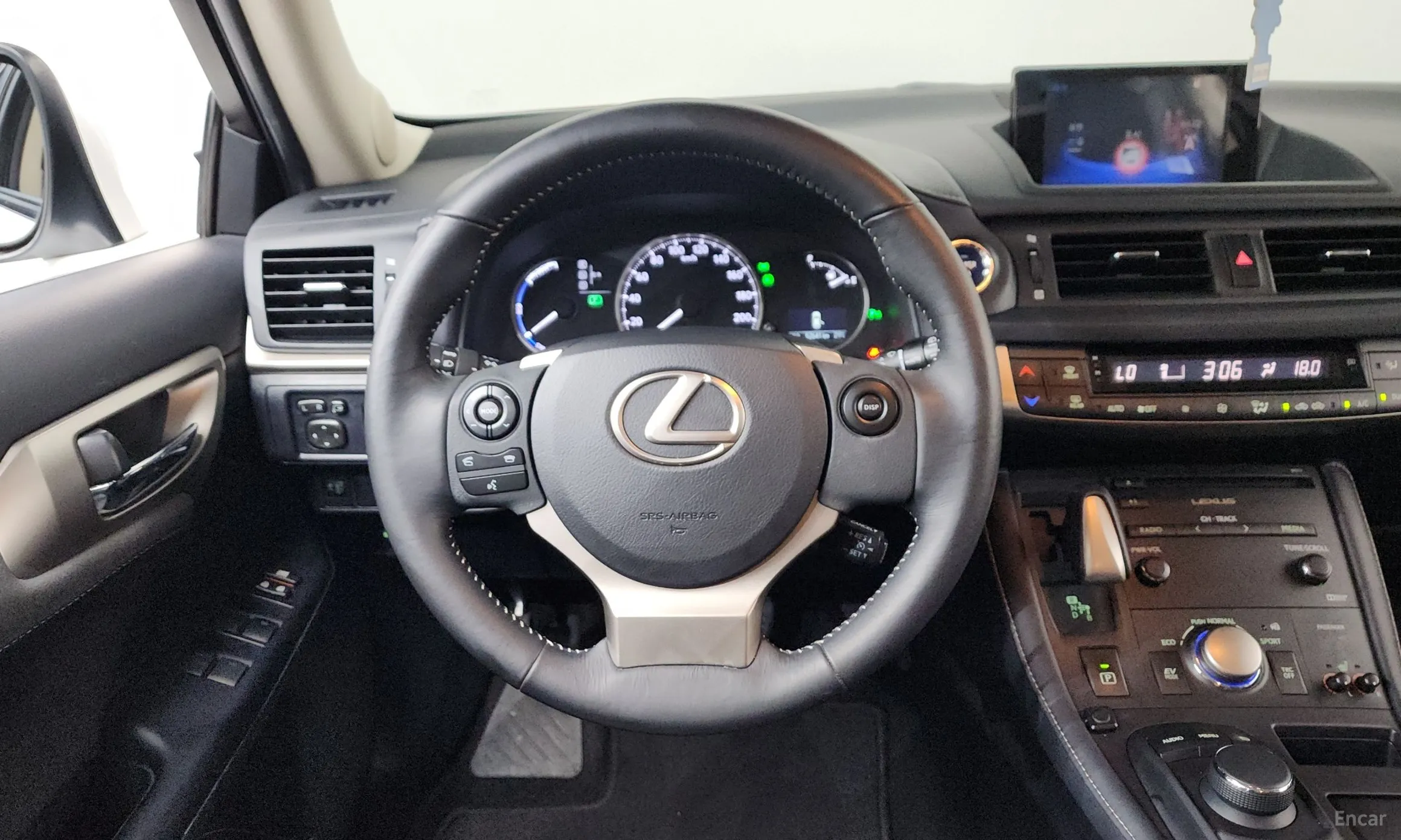 Lexus CT200h превью 13