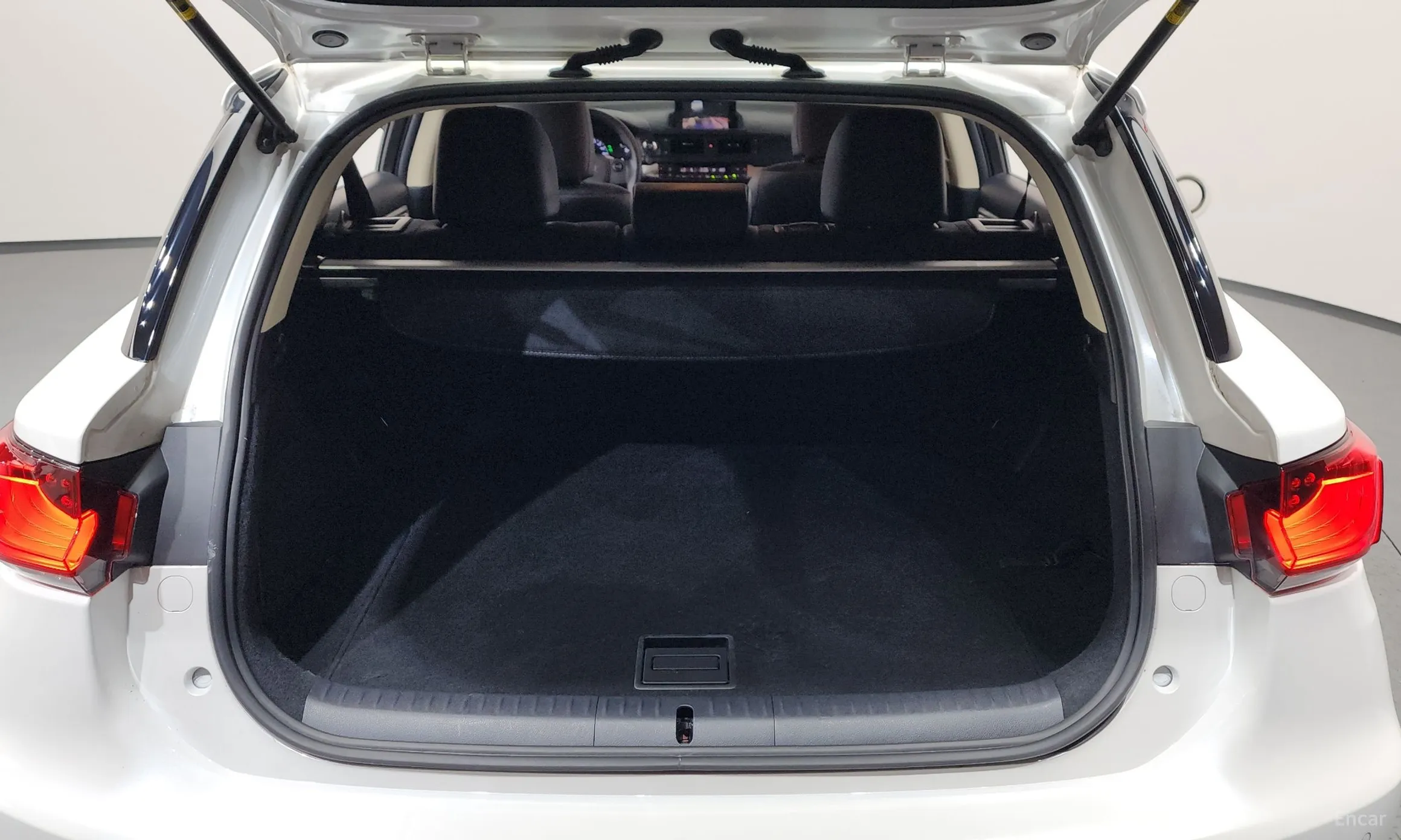 Lexus CT200h превью 19