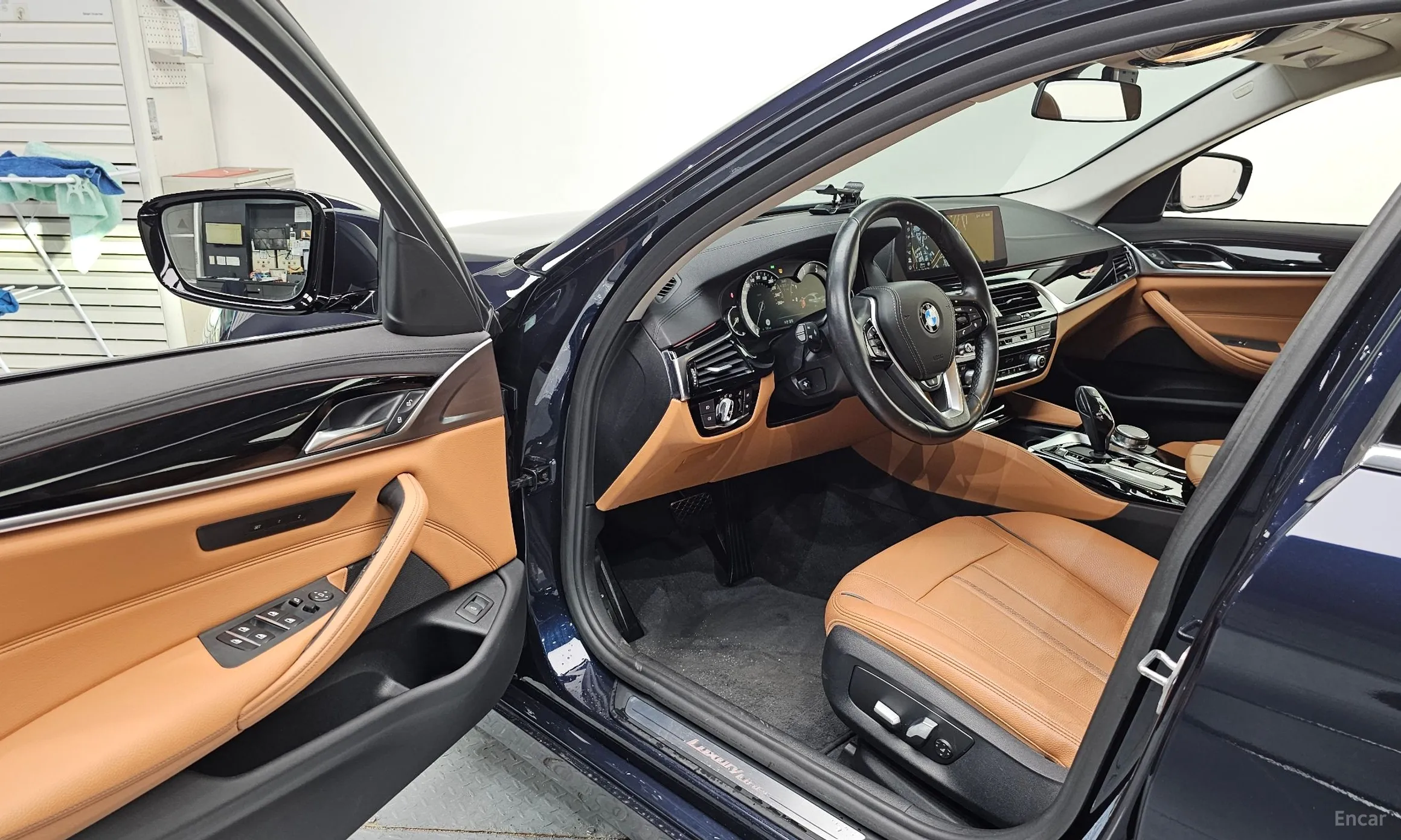 BMW 5 Series (G30) превью 10