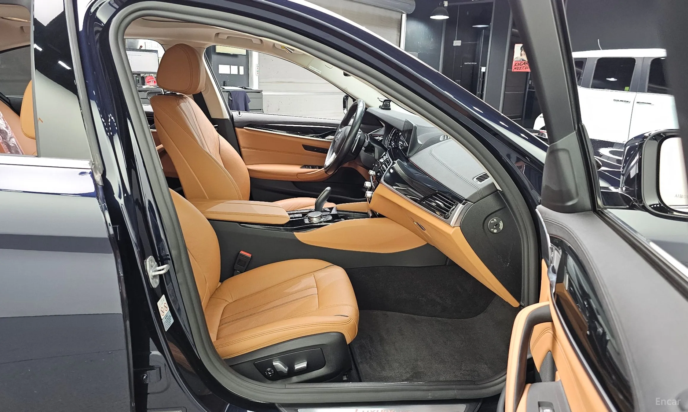 BMW 5 Series (G30) превью 11