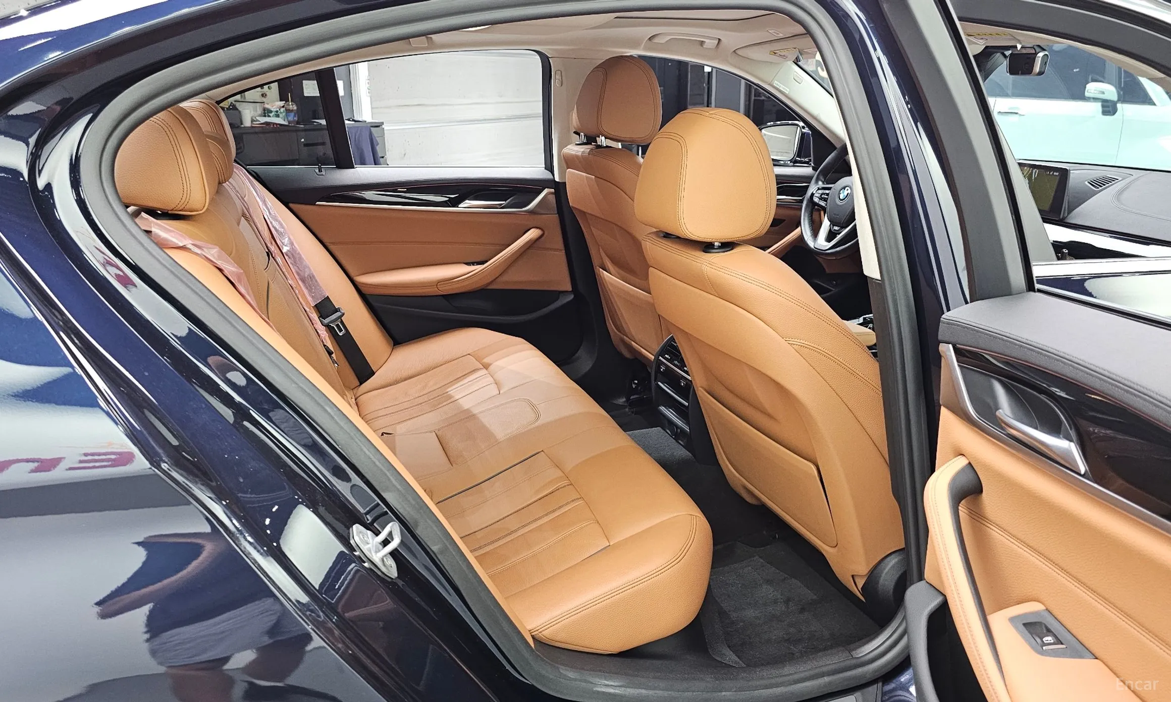 BMW 5 Series (G30) превью 12