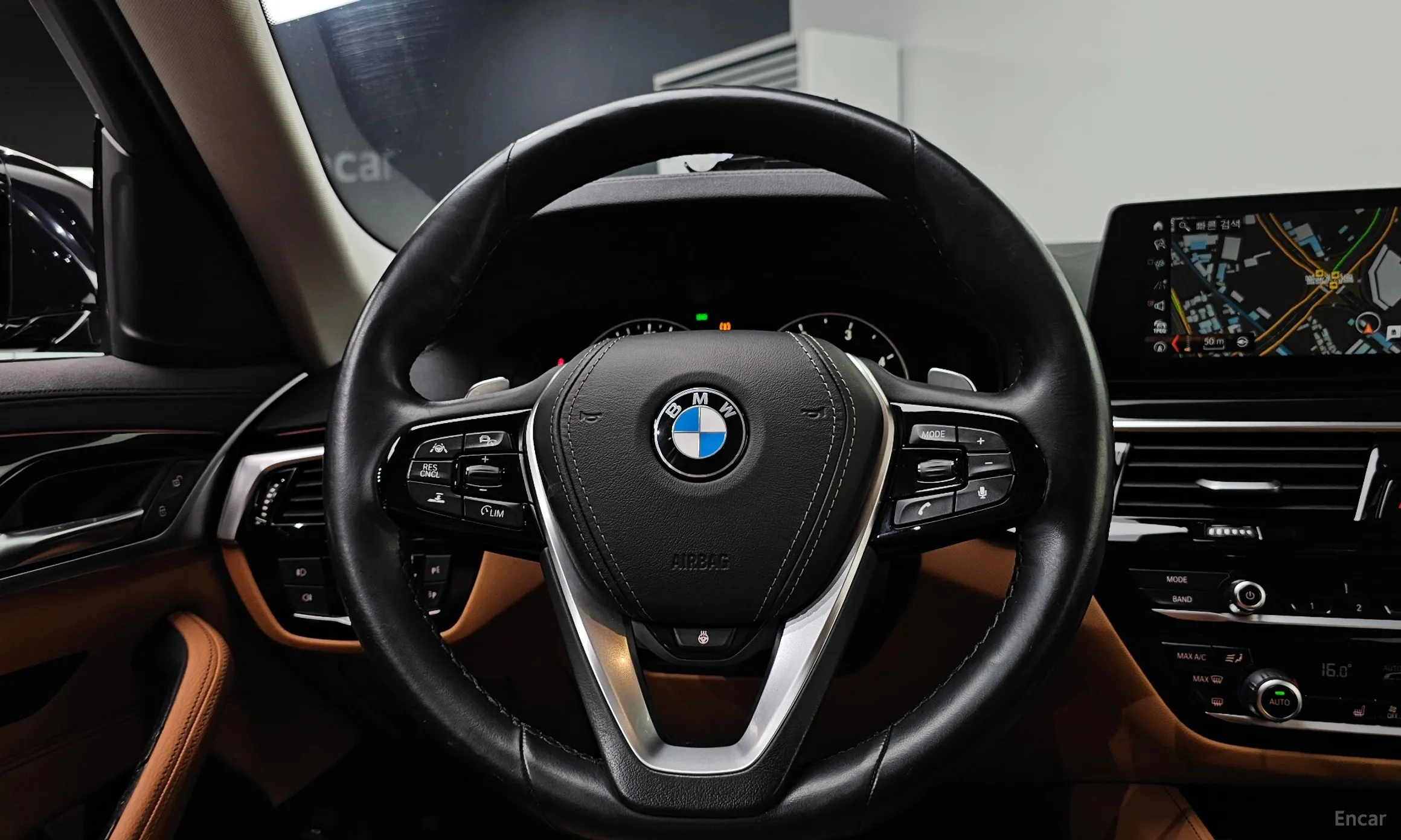 BMW 5 Series (G30) превью 13