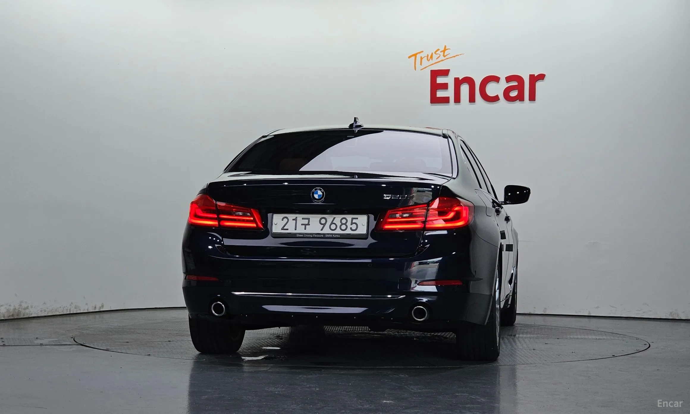 BMW 5 Series (G30) превью 4