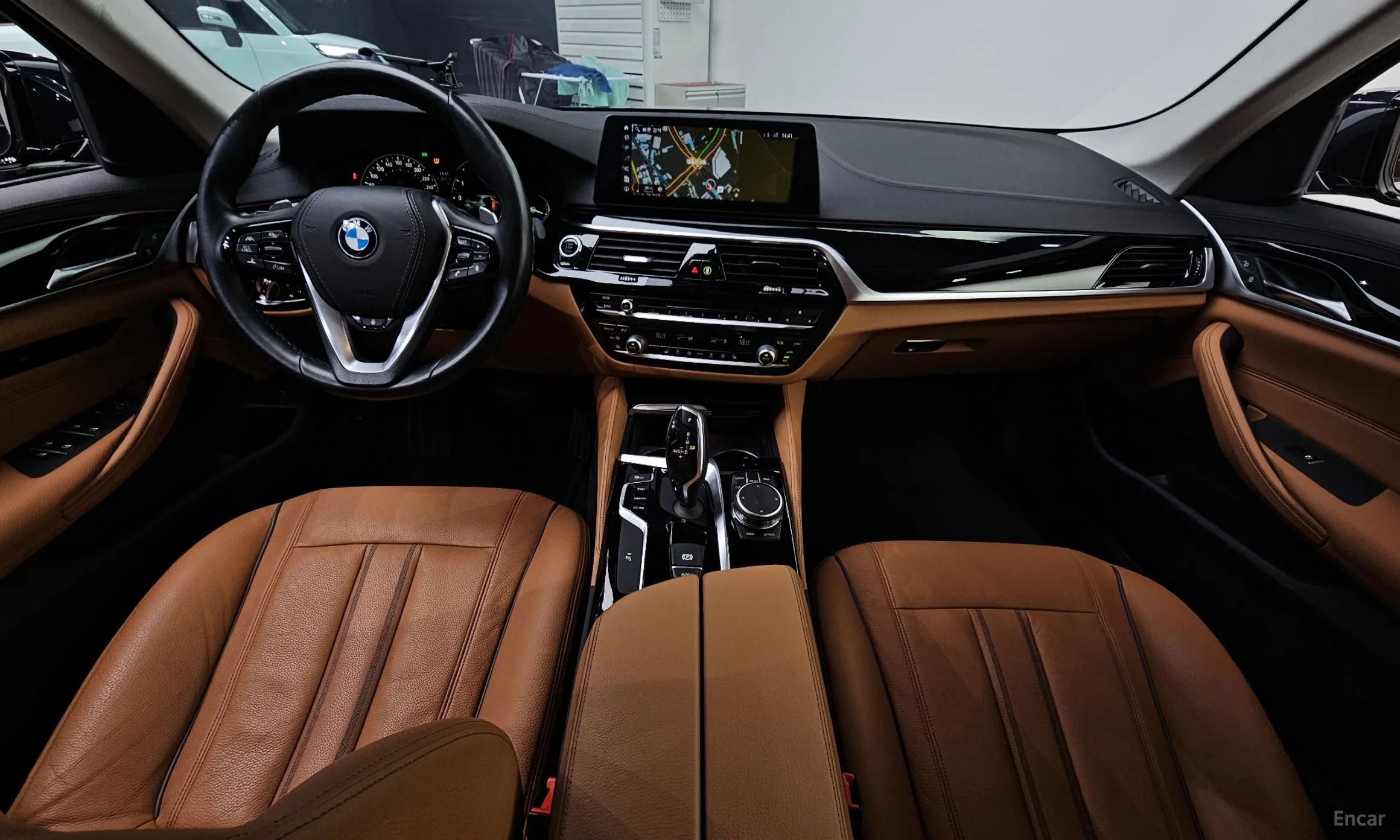 BMW 5 Series (G30) превью 7