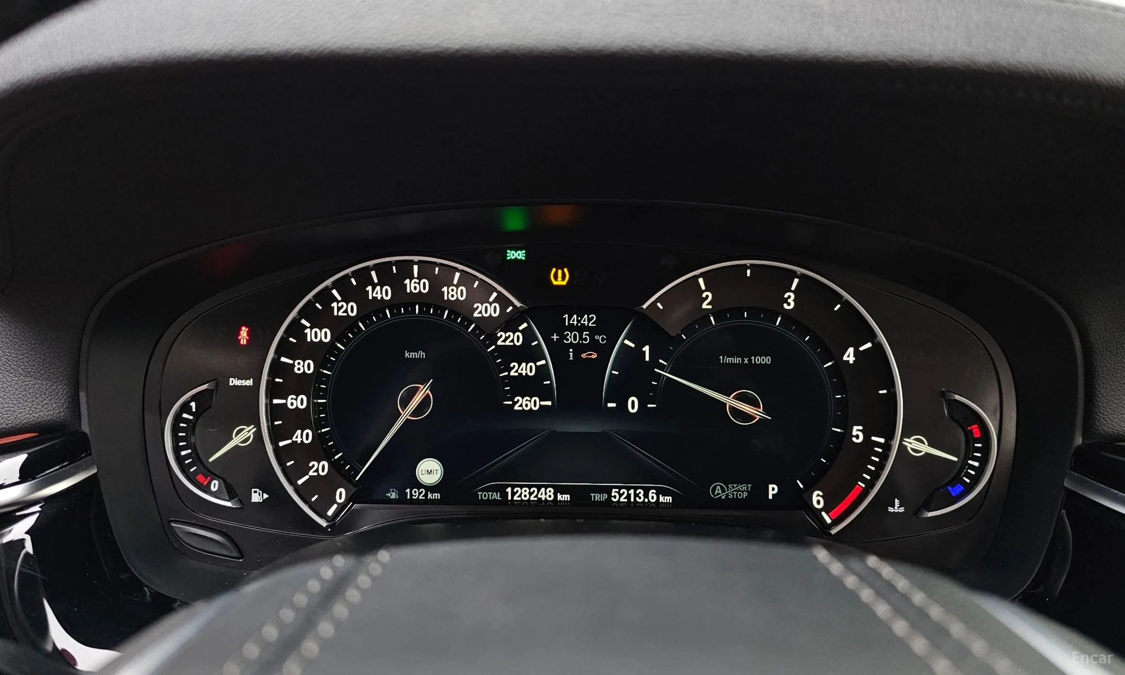 BMW 5 Series (G30) превью 8