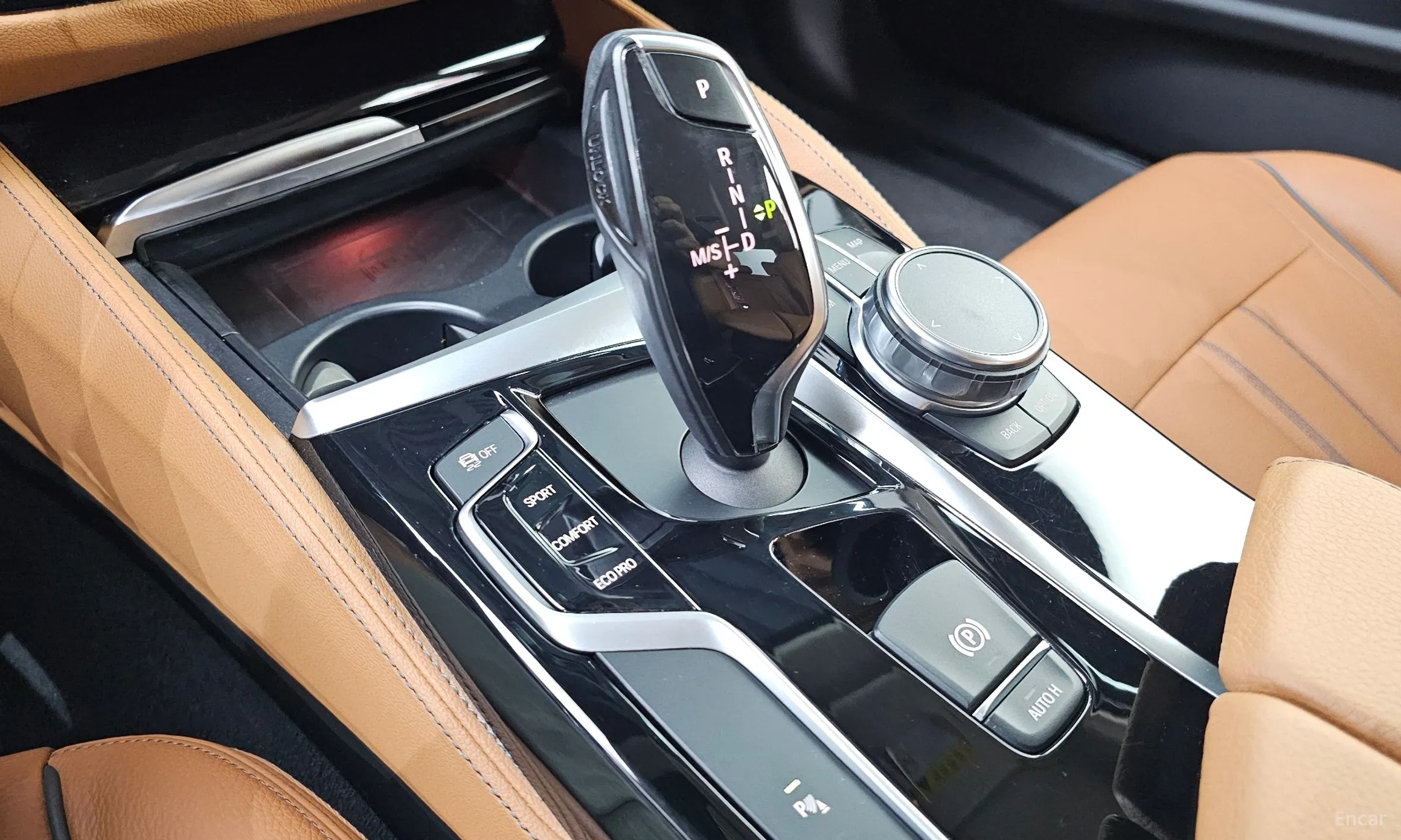 BMW 5 Series (G30) превью 9