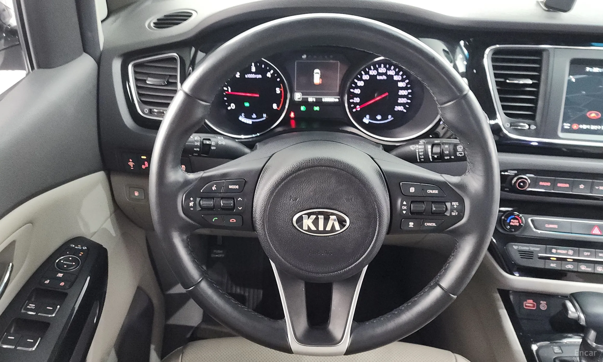 Kia Carnival превью 14