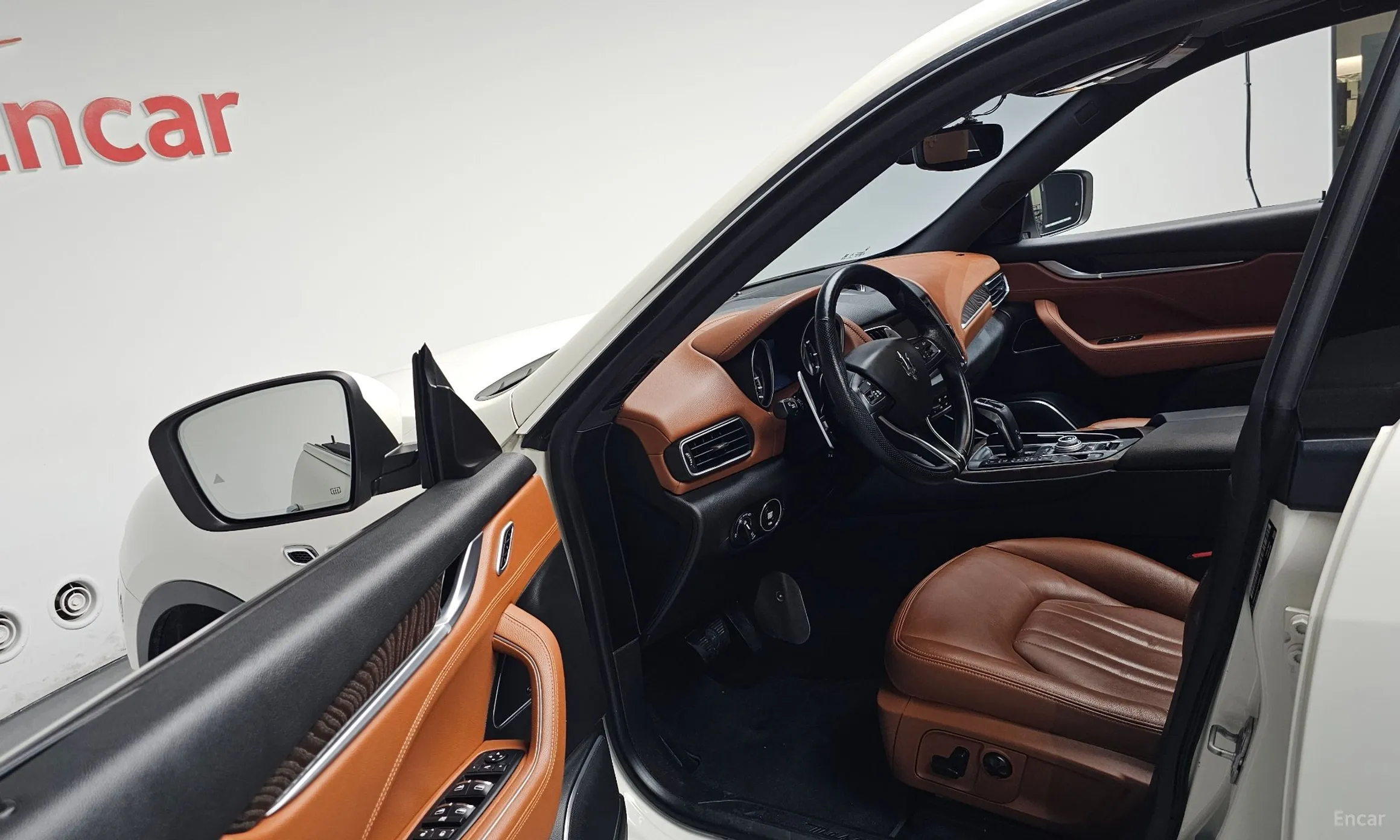 Maserati Levante превью 10
