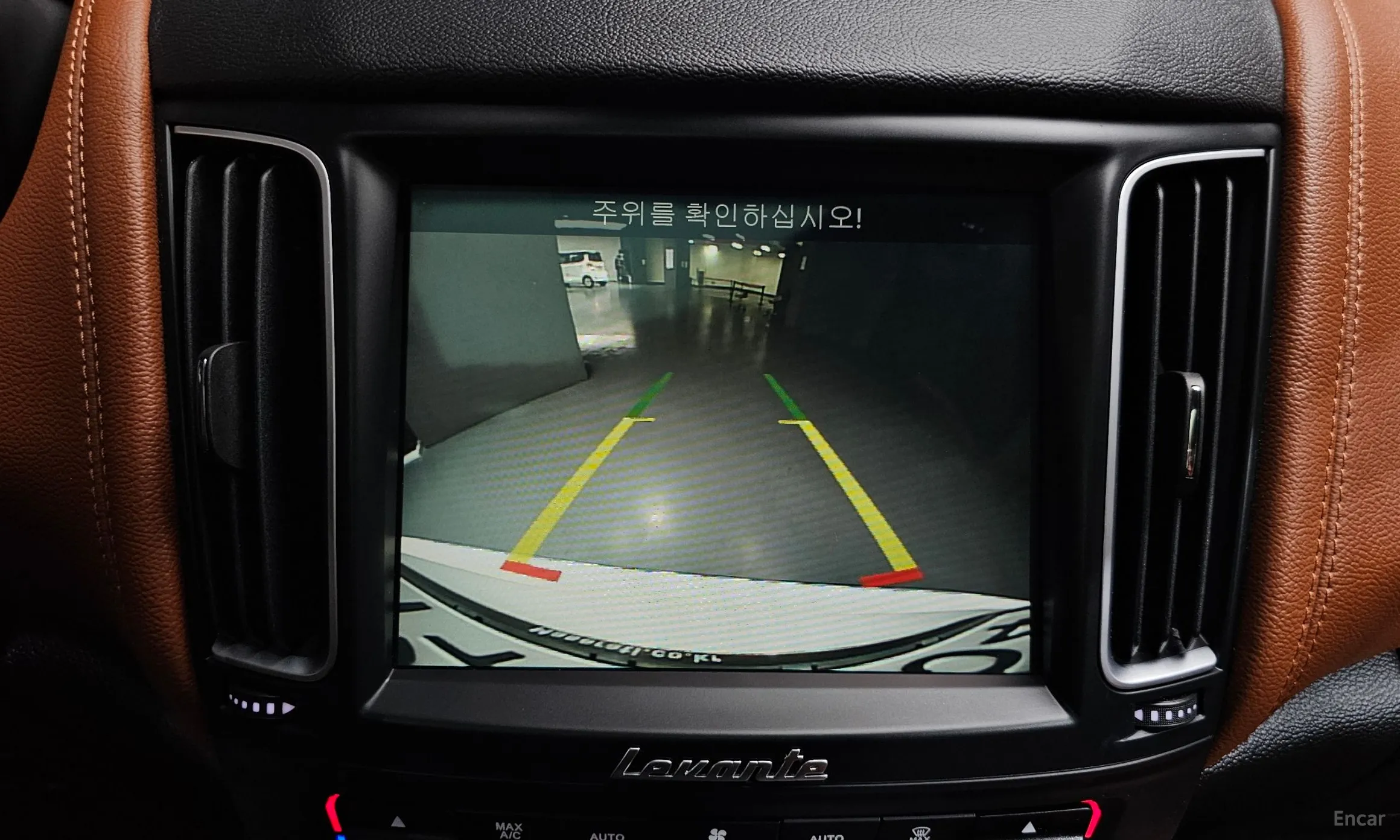 Maserati Levante превью 15