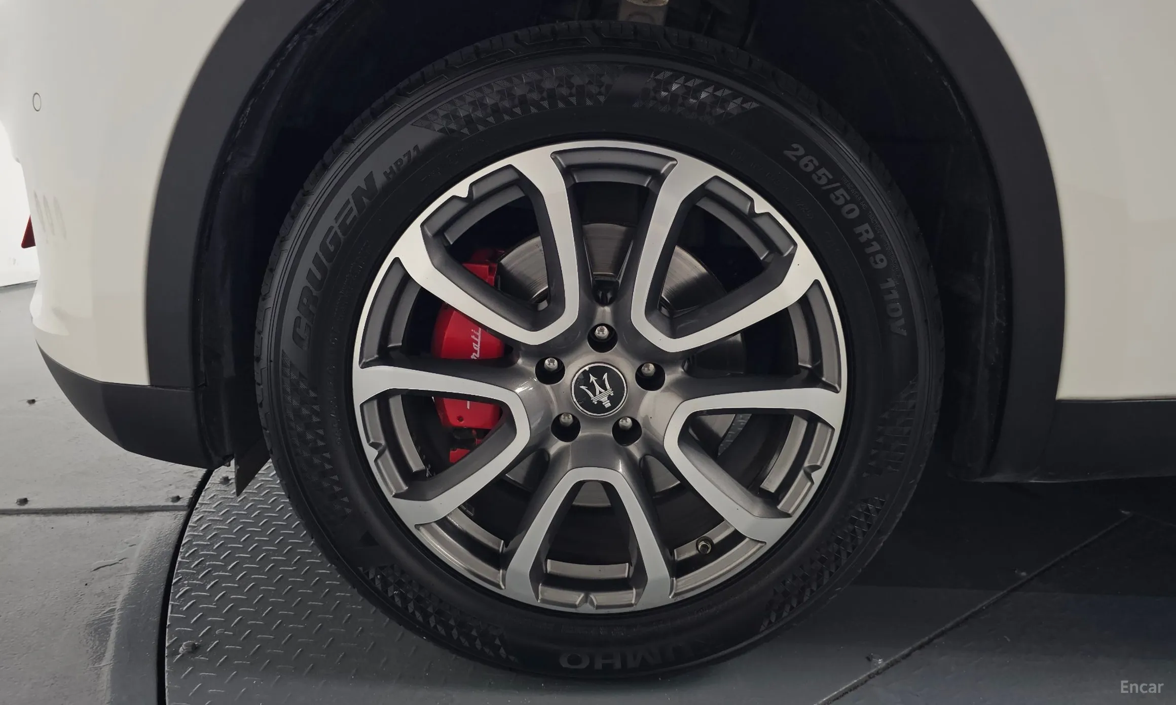 Maserati Levante превью 5