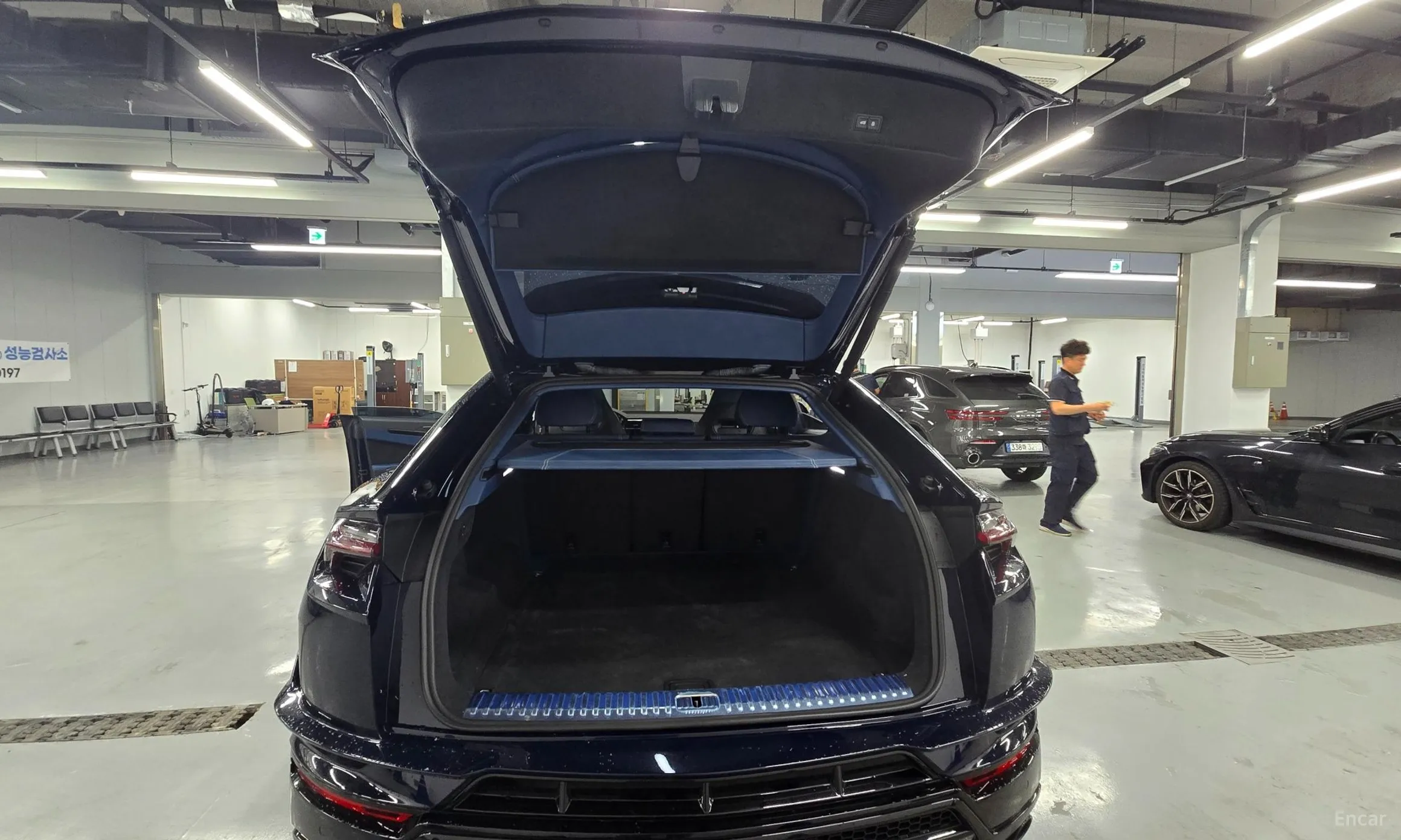 Lamborghini Urus превью 19