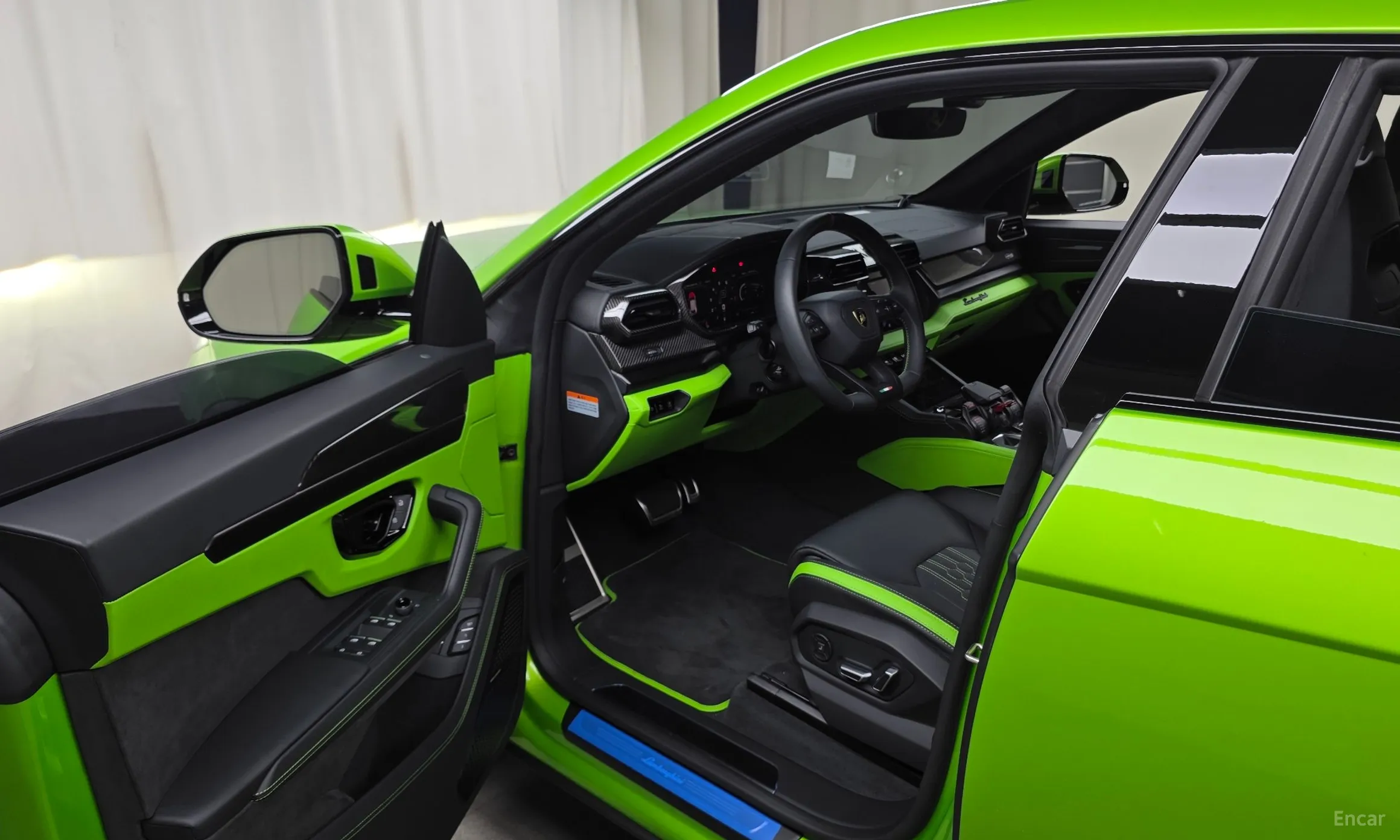 Lamborghini Urus превью 10