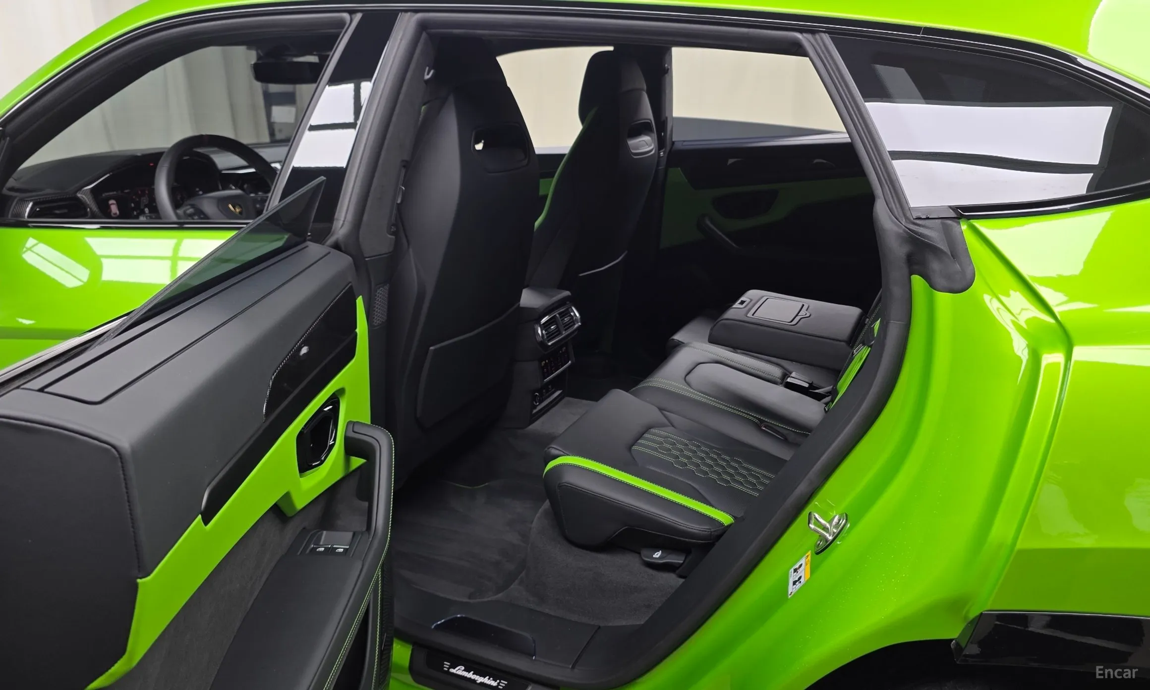 Lamborghini Urus превью 11