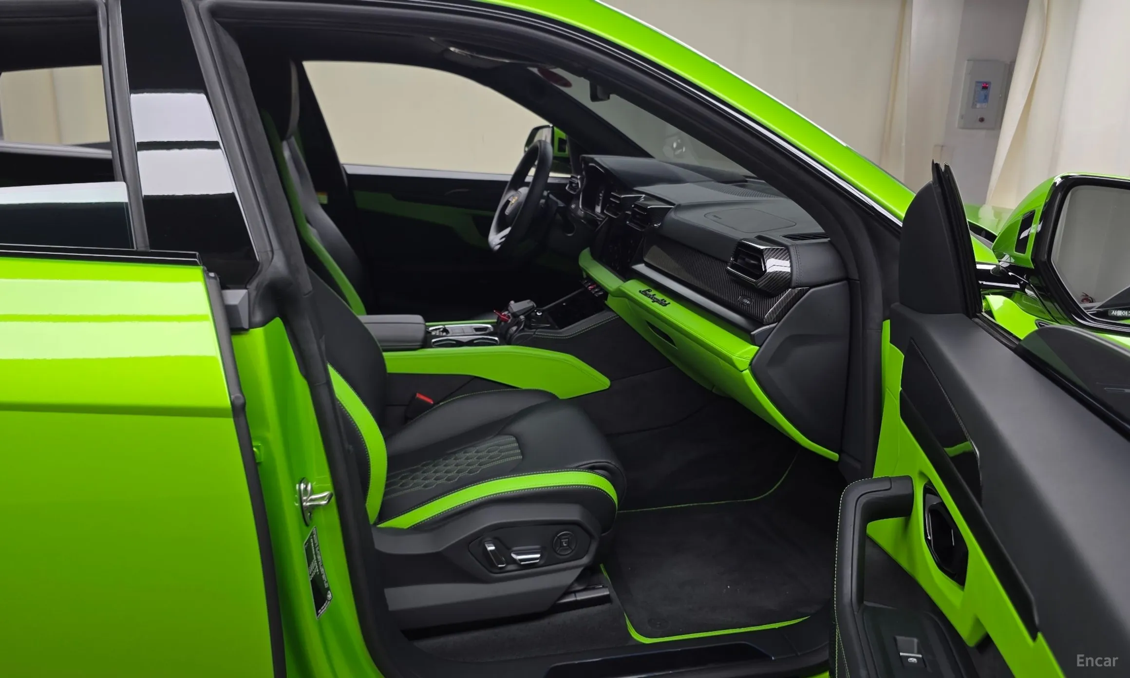 Lamborghini Urus превью 12