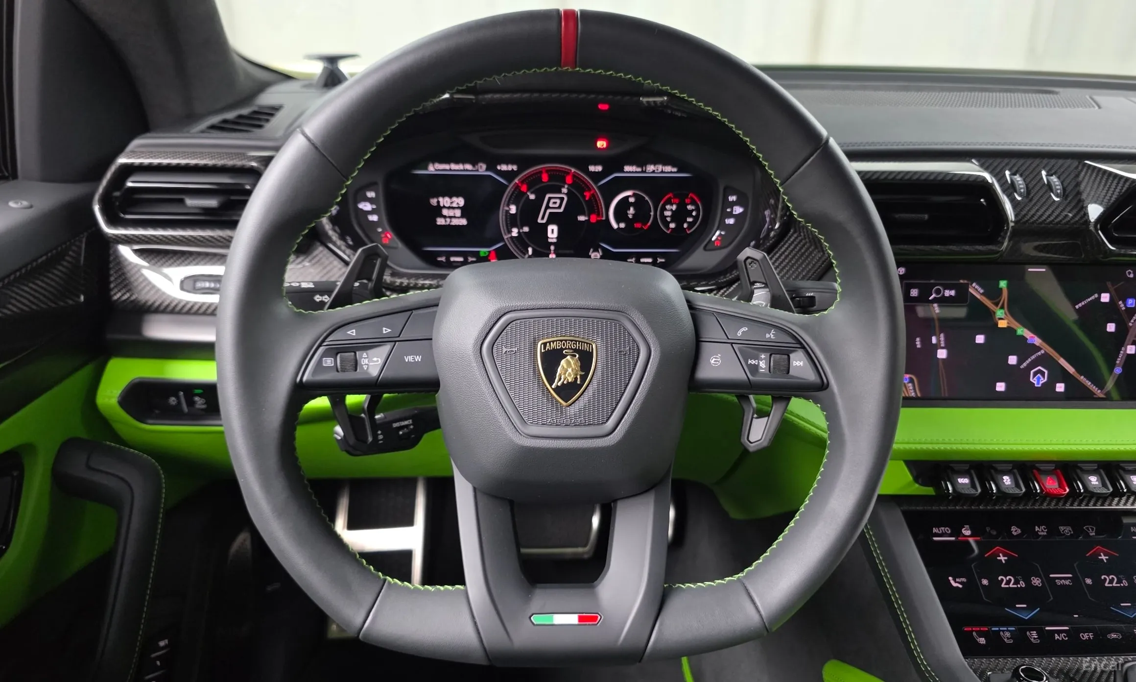 Lamborghini Urus превью 14