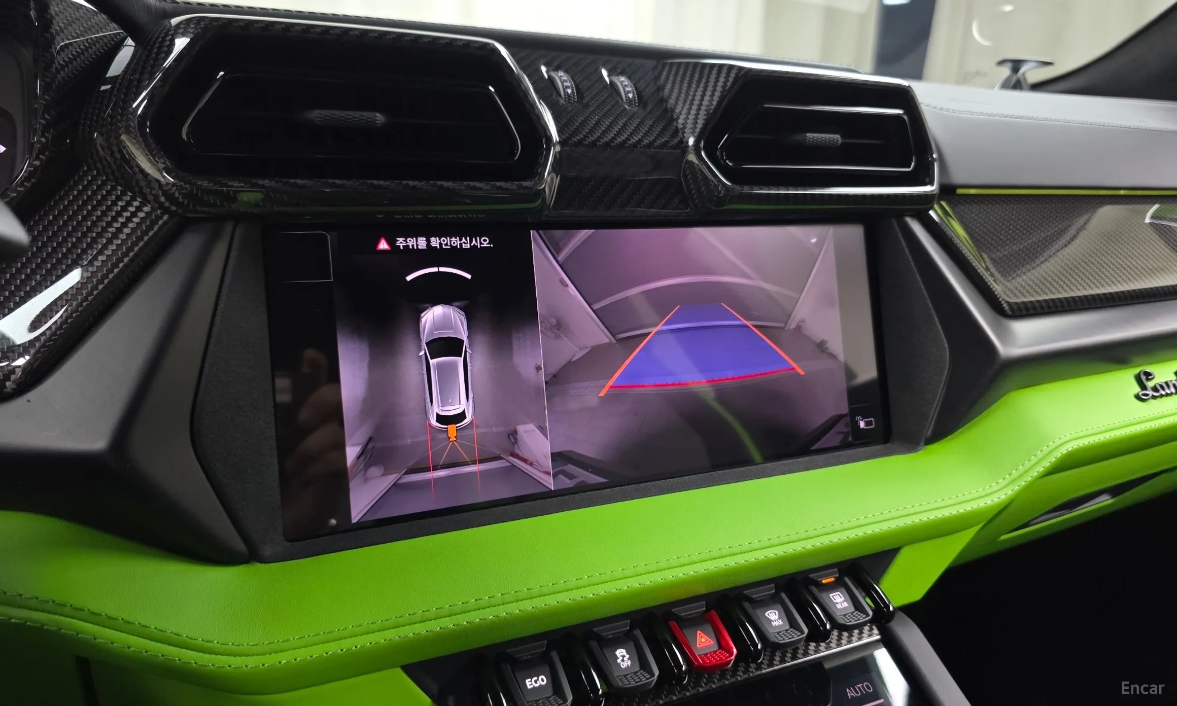 Lamborghini Urus превью 17
