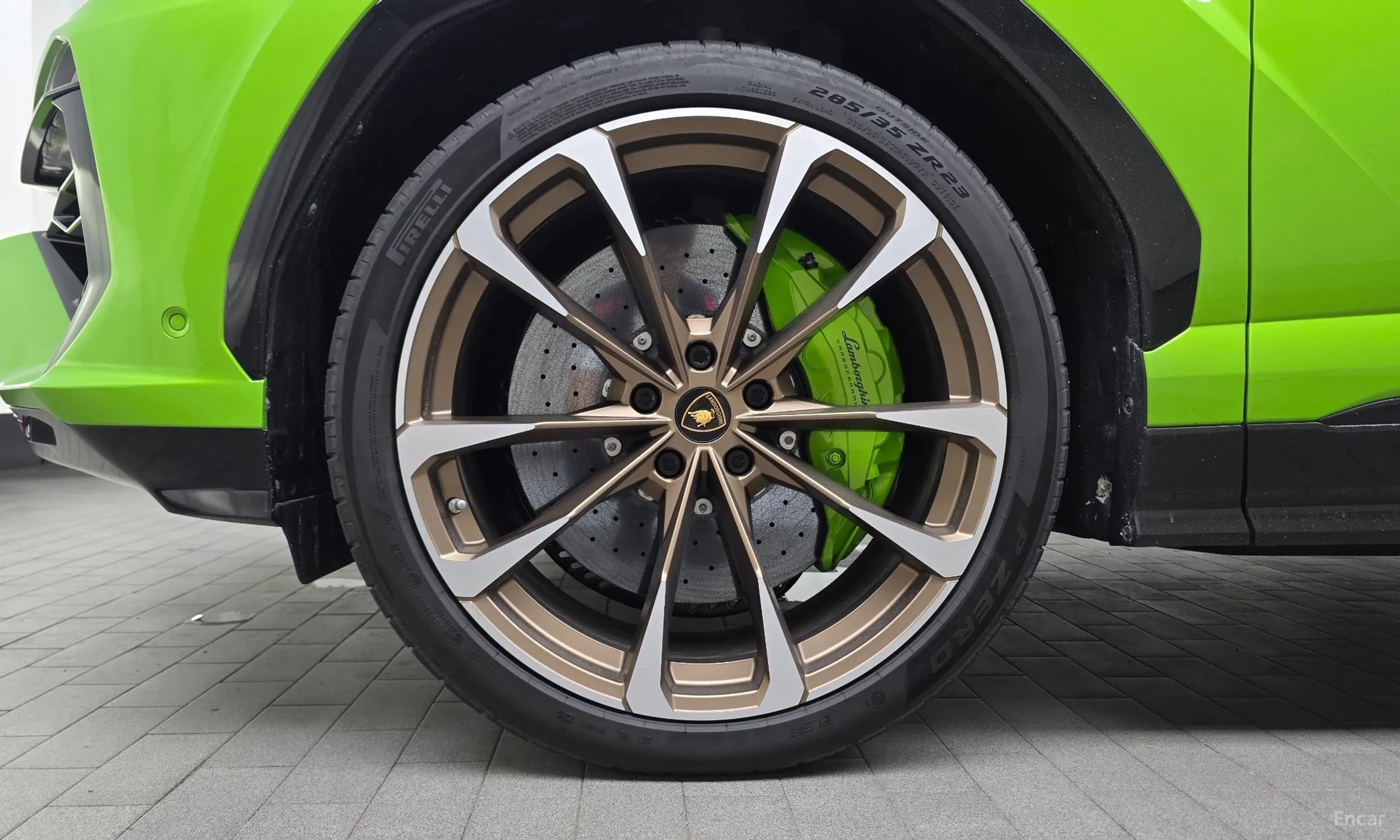 Lamborghini Urus превью 5