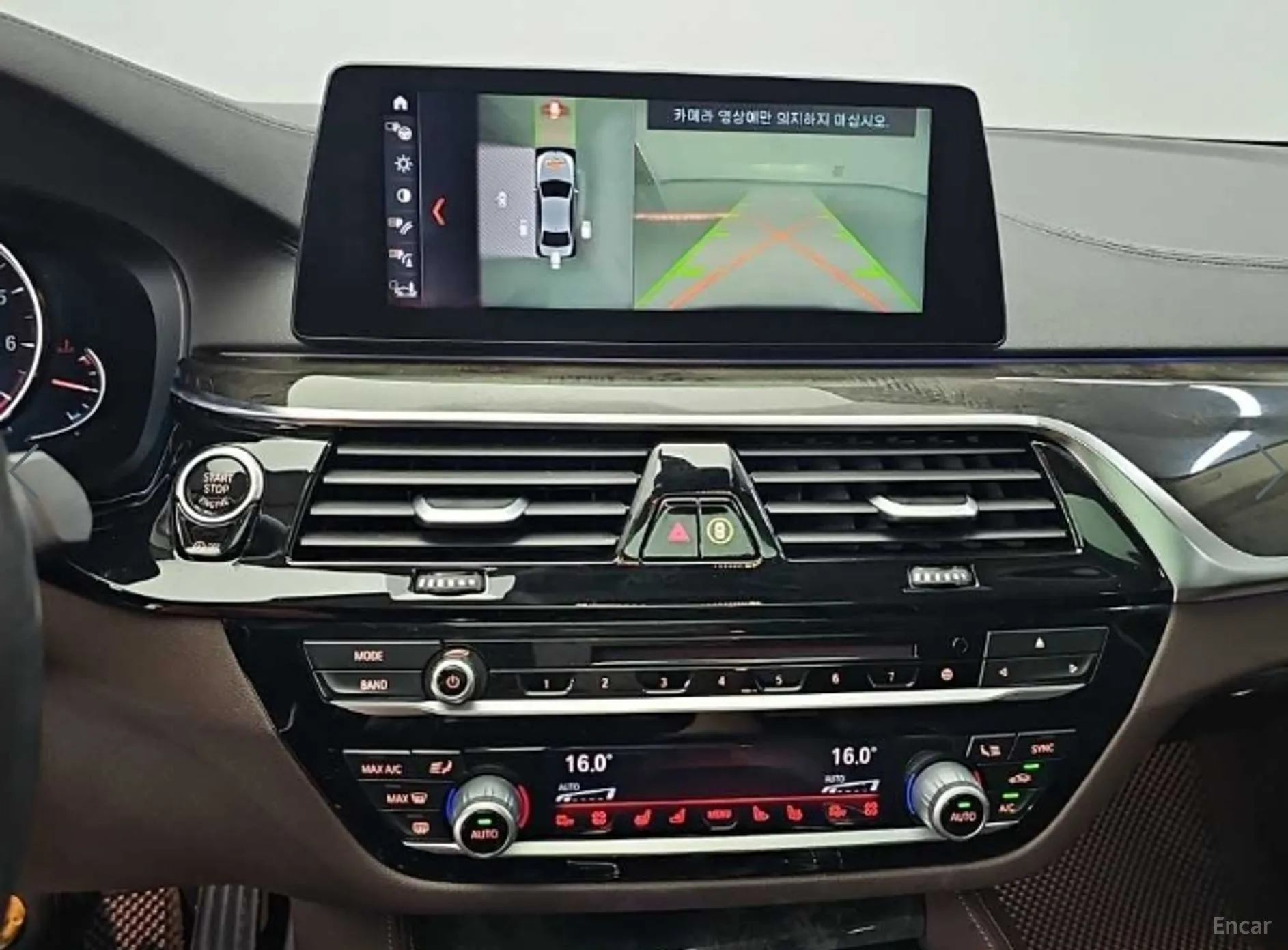 BMW 5 Series (G30) превью 10