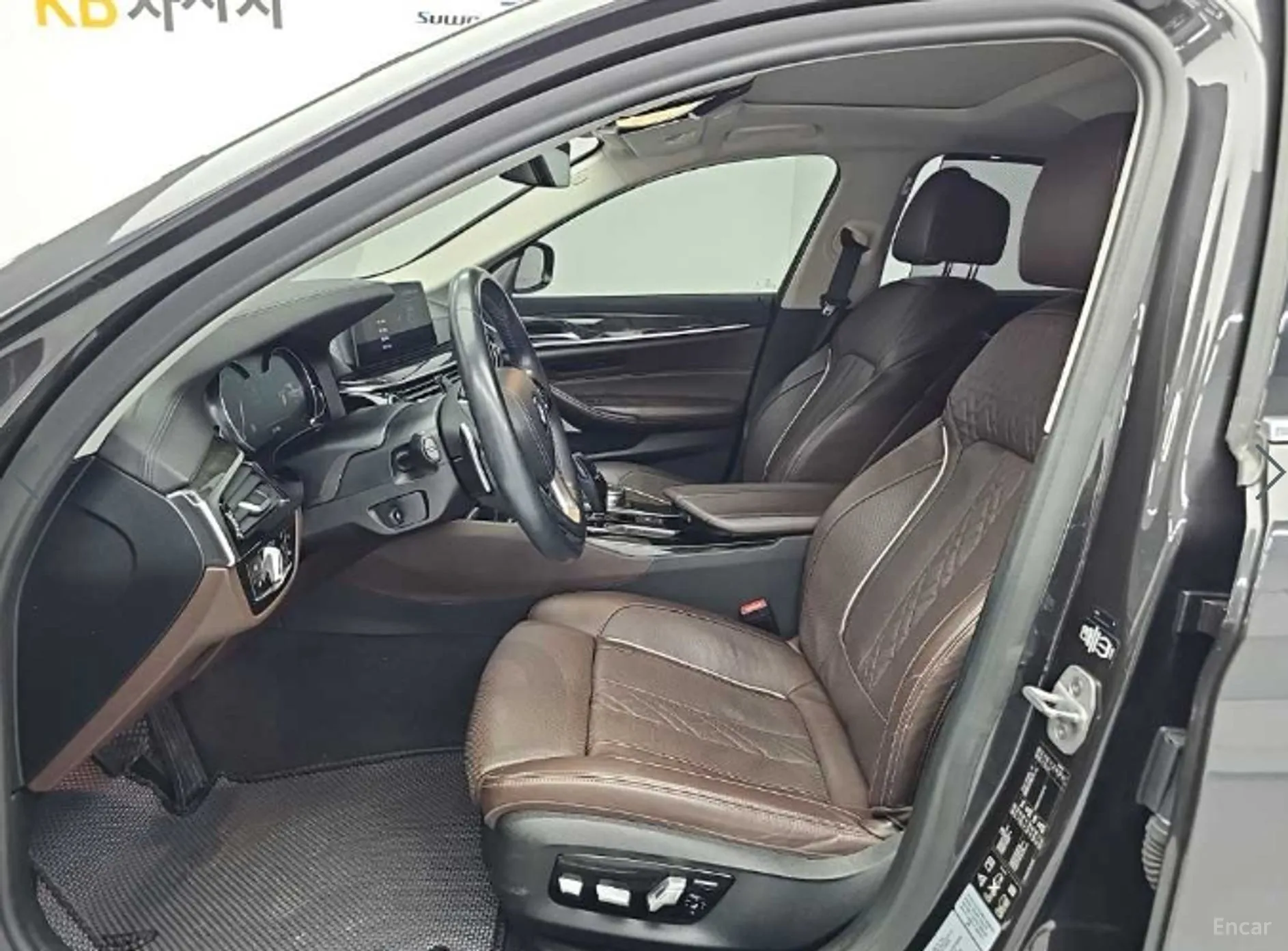 BMW 5 Series (G30) превью 11