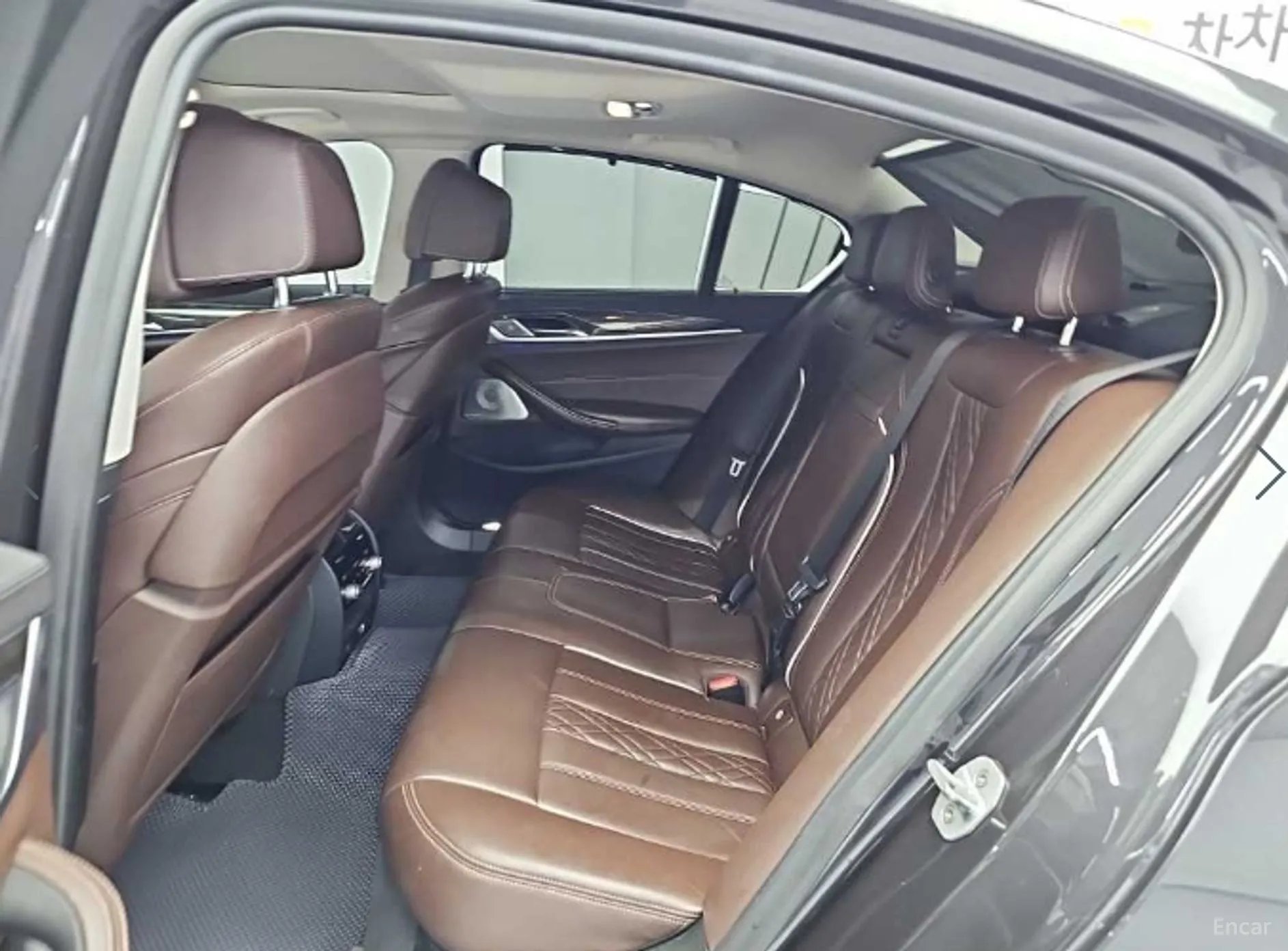 BMW 5 Series (G30) превью 12