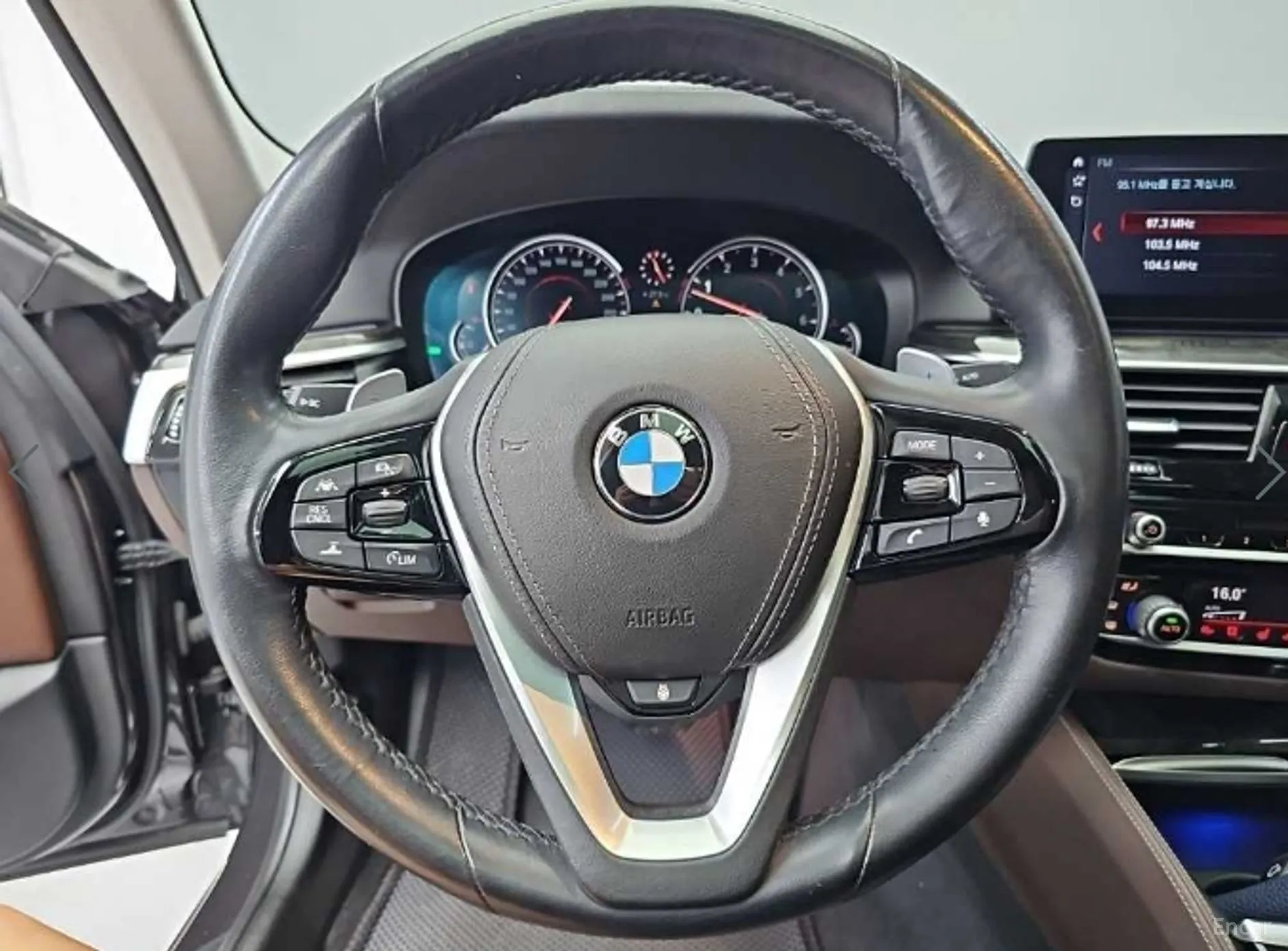BMW 5 Series (G30) превью 9