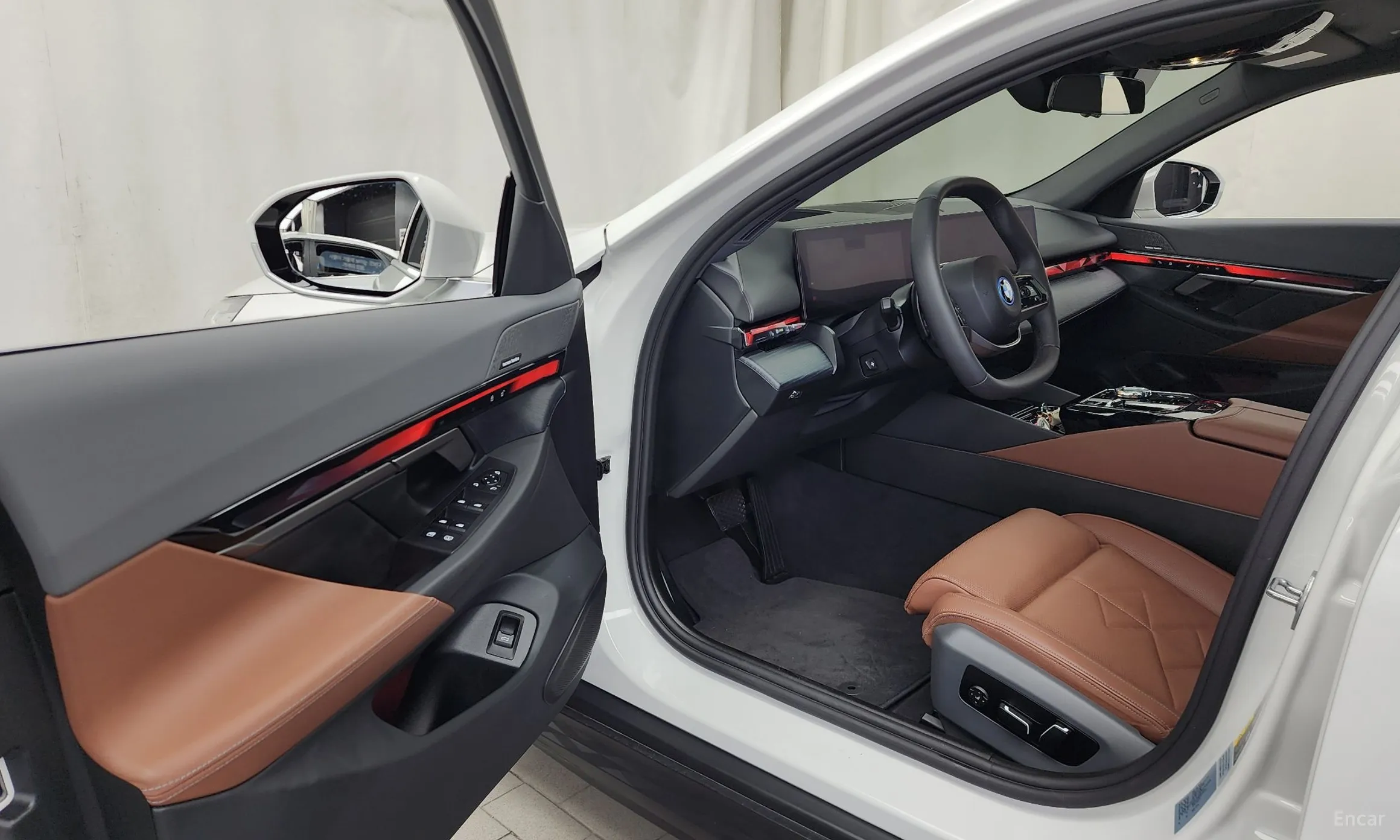 BMW 5 Series (G60) превью 10